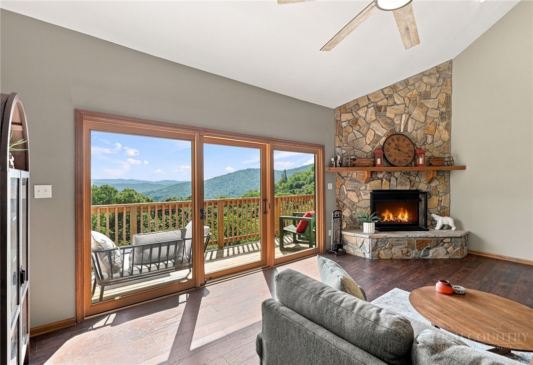 180 Hanging Rock Villas Drive 521 — photo