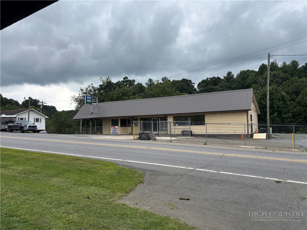 1244 US Hwy 21 South — photo
