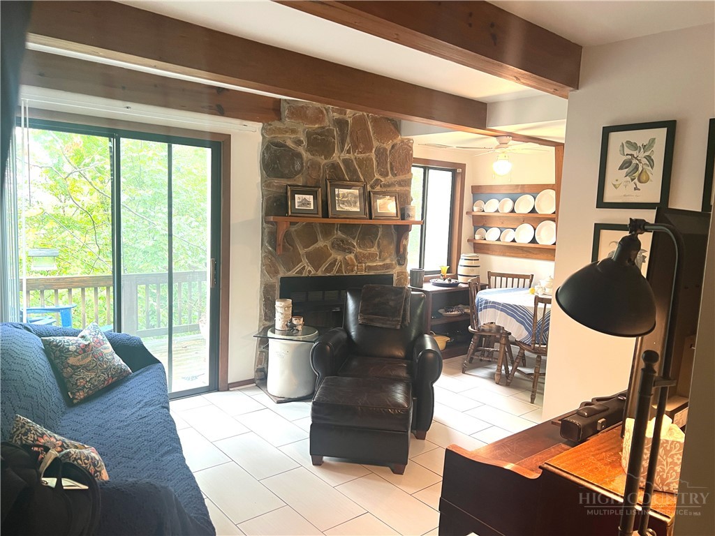 100 Hemlock Hill B — photo
