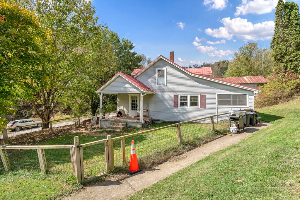 1068 Laurel Branch Road — photo