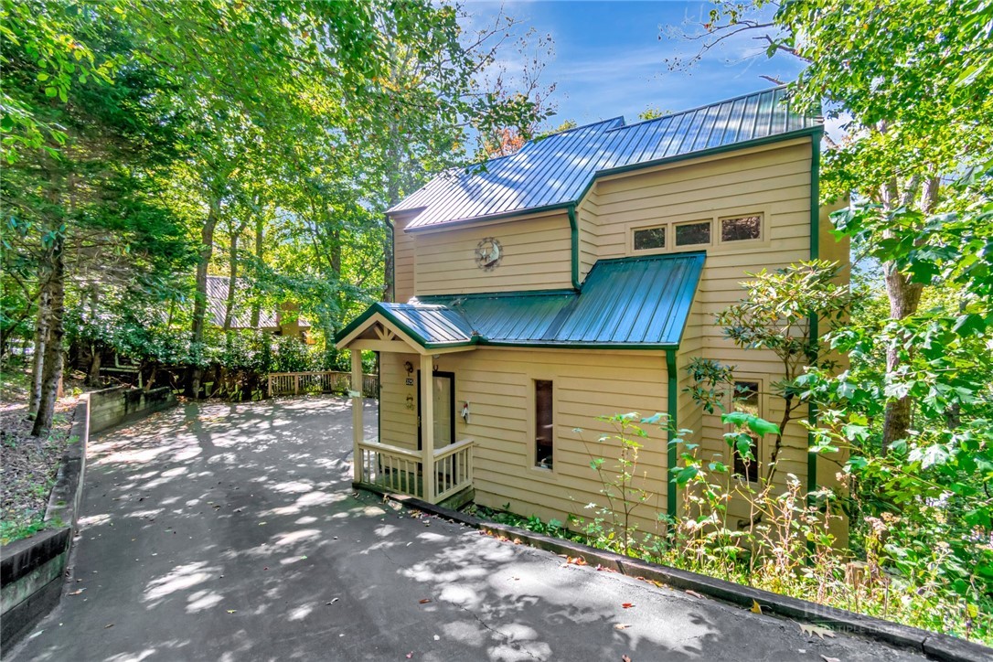 325 Grandview Drive — photo