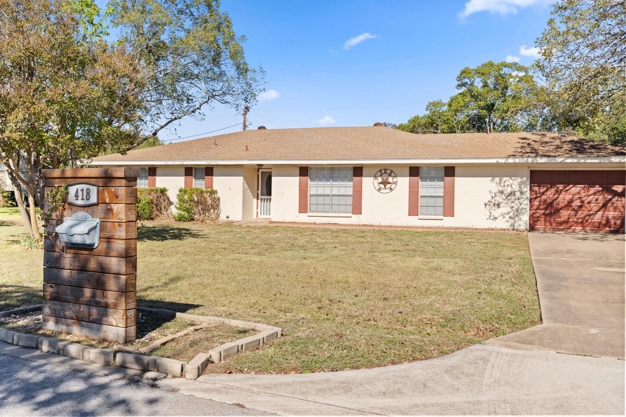 418 Hernandos Loop — photo