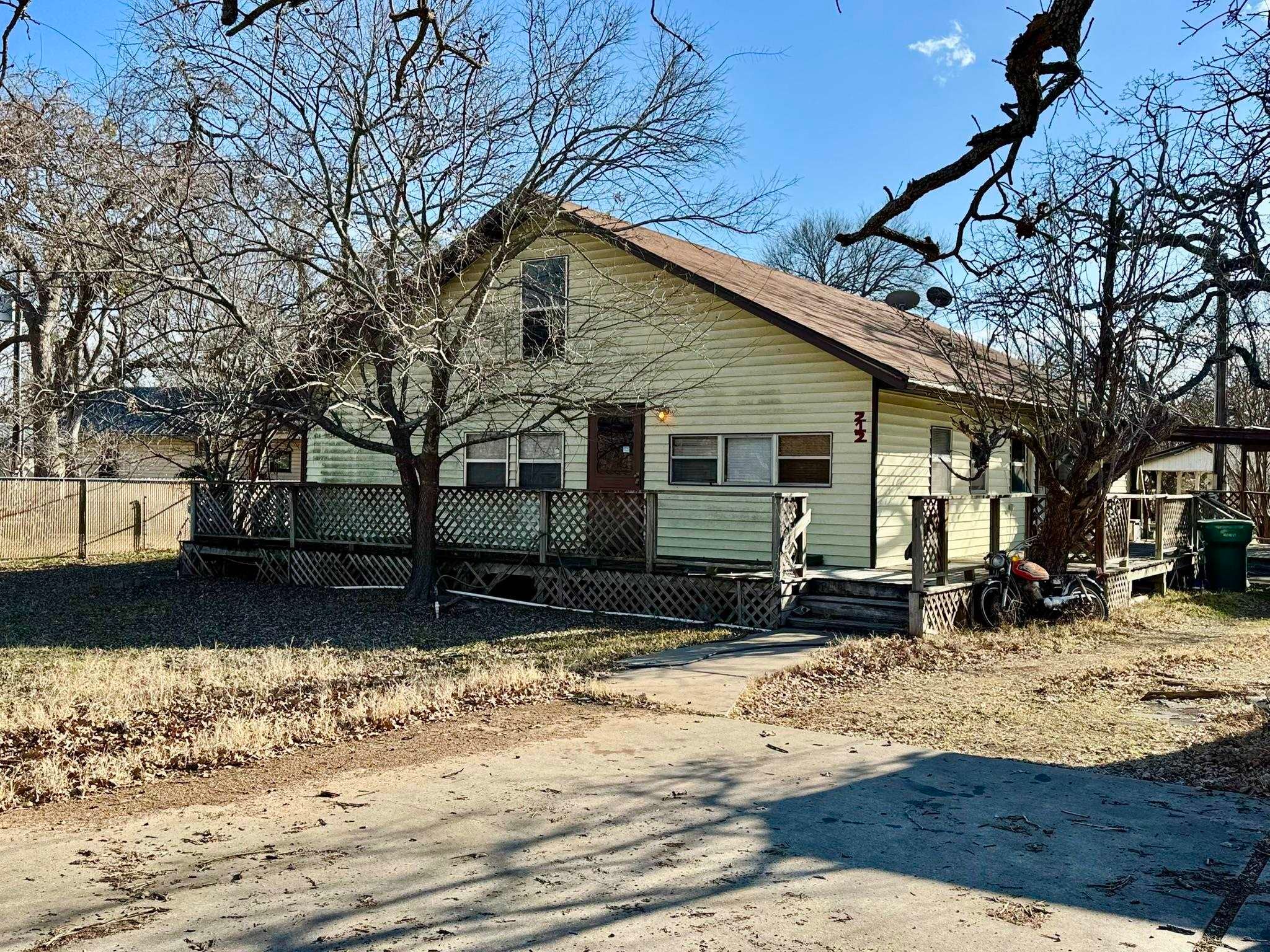 212 E Castleberry Dr. — photo