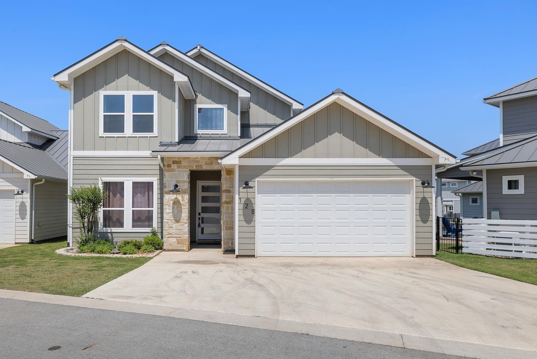 128 Village View Dr — photo