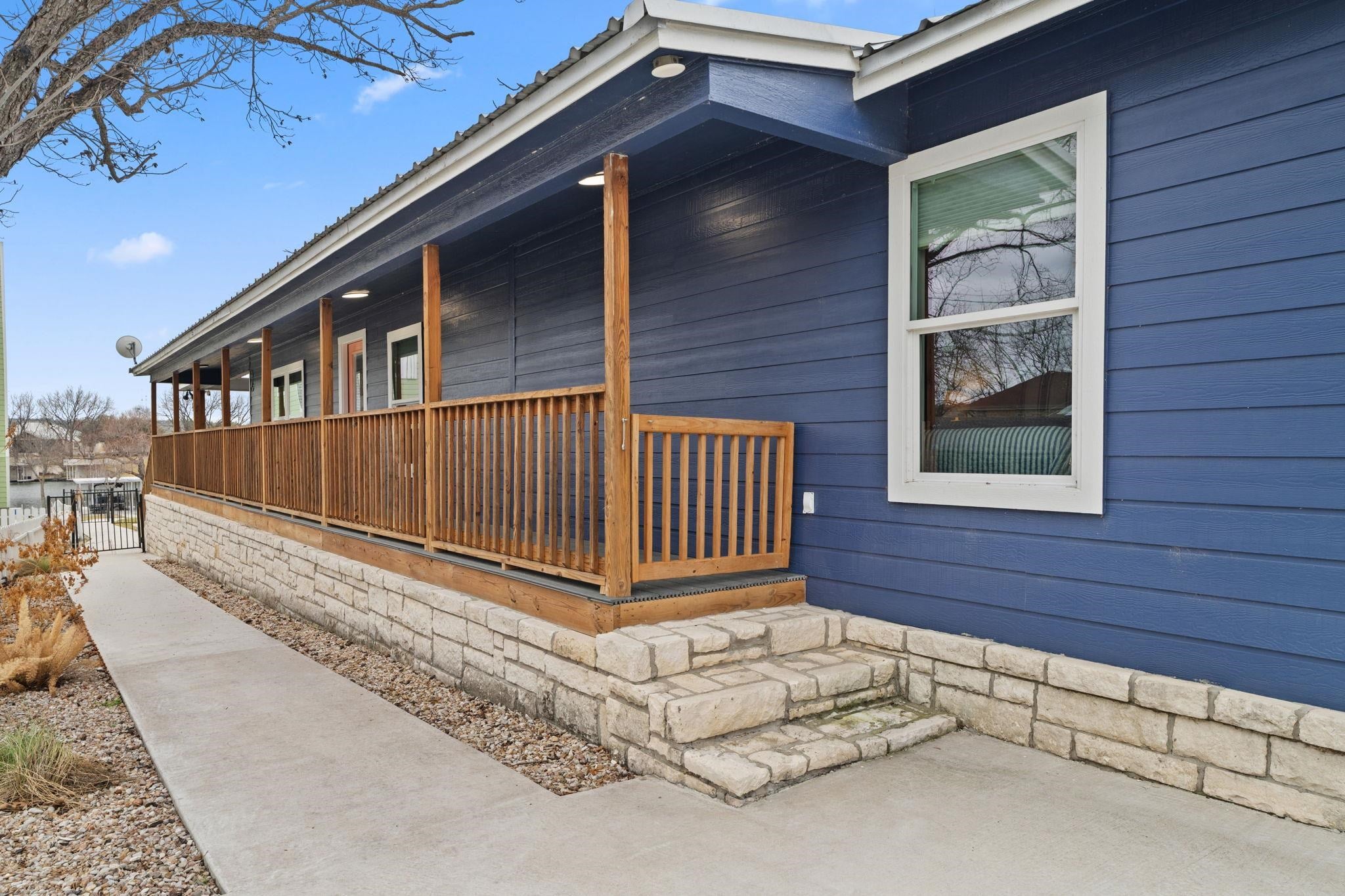 2028 Williams Lakeshore — photo