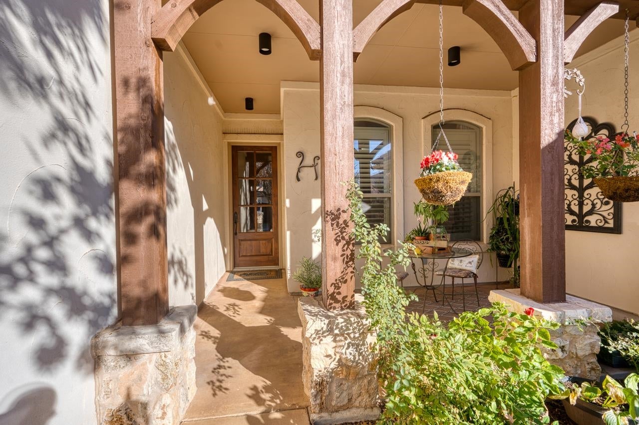 302 Enclave Circle — photo