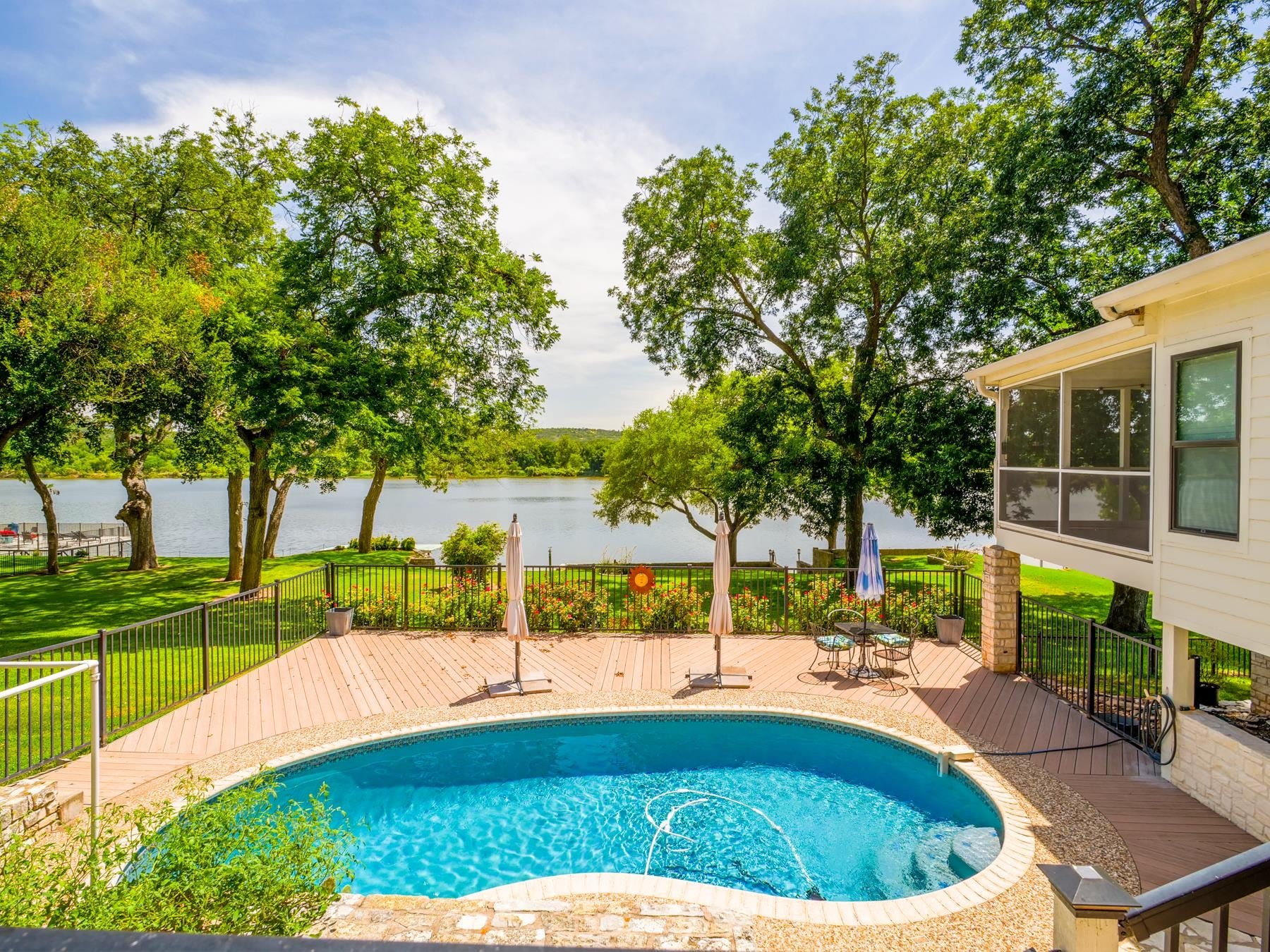 313 Meadowlakes Drive — photo