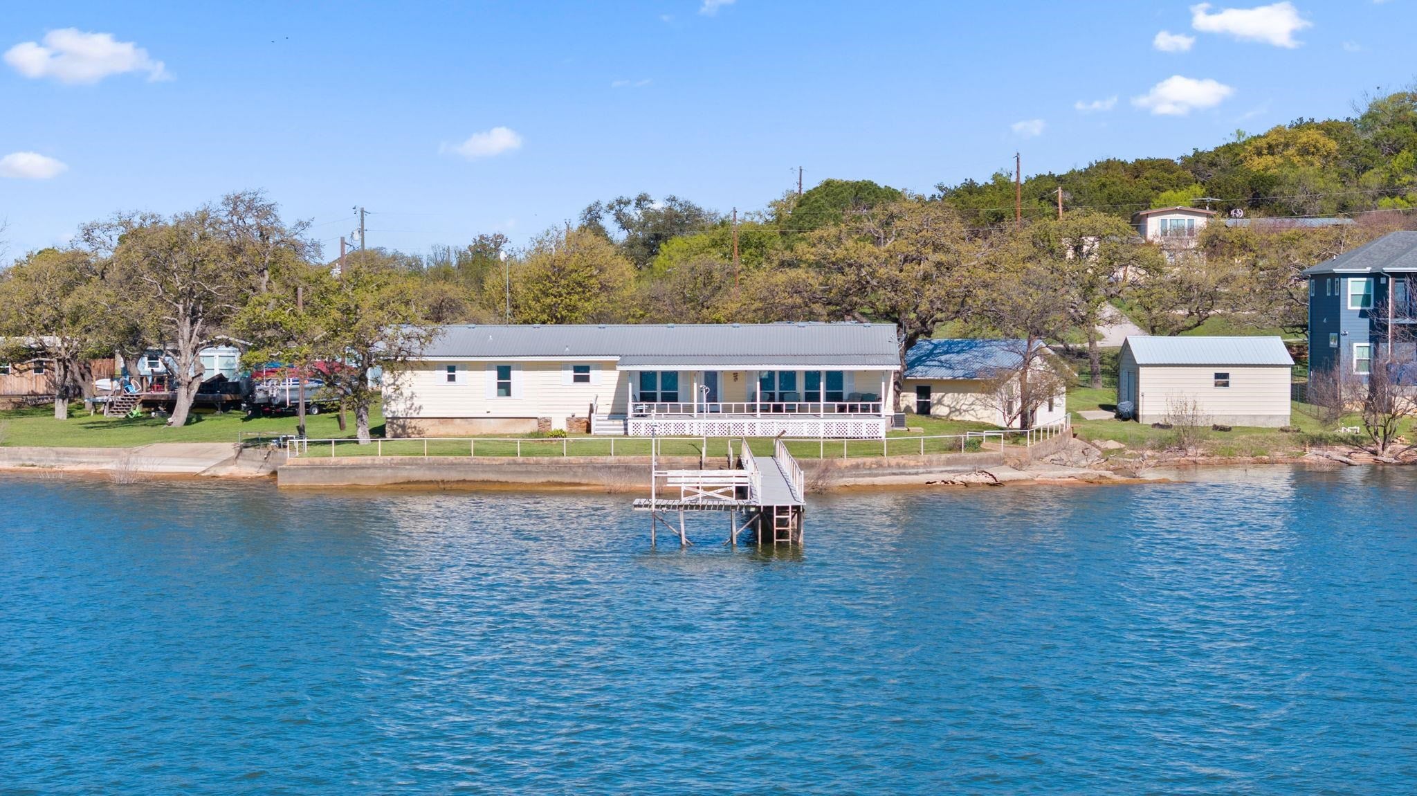 960 Lakeview Dr. — photo