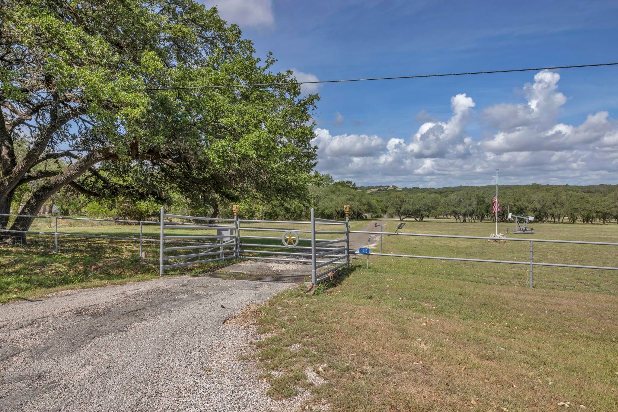 1912 US-281 S Highway — photo