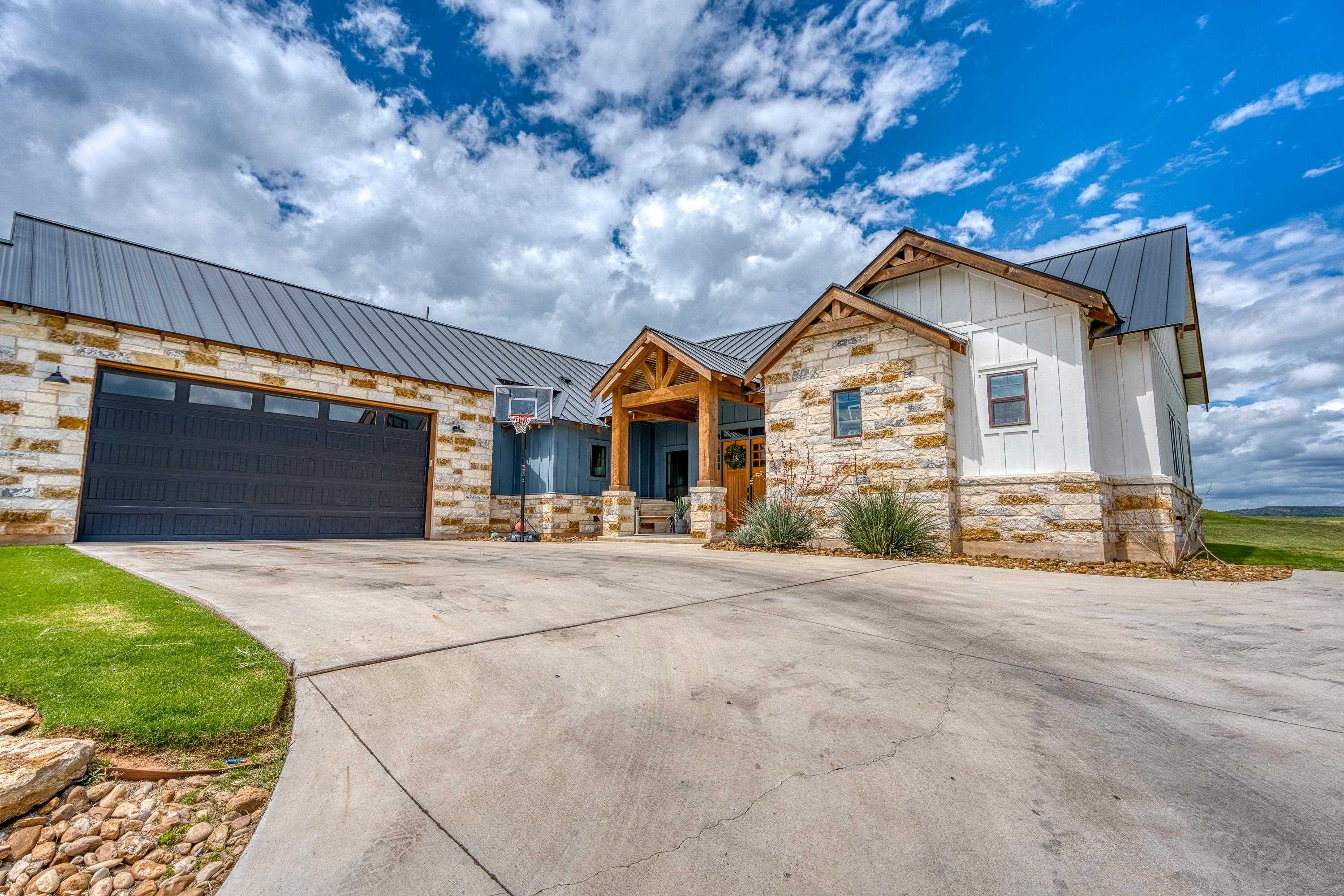 112 Legendary Estates Dr — photo