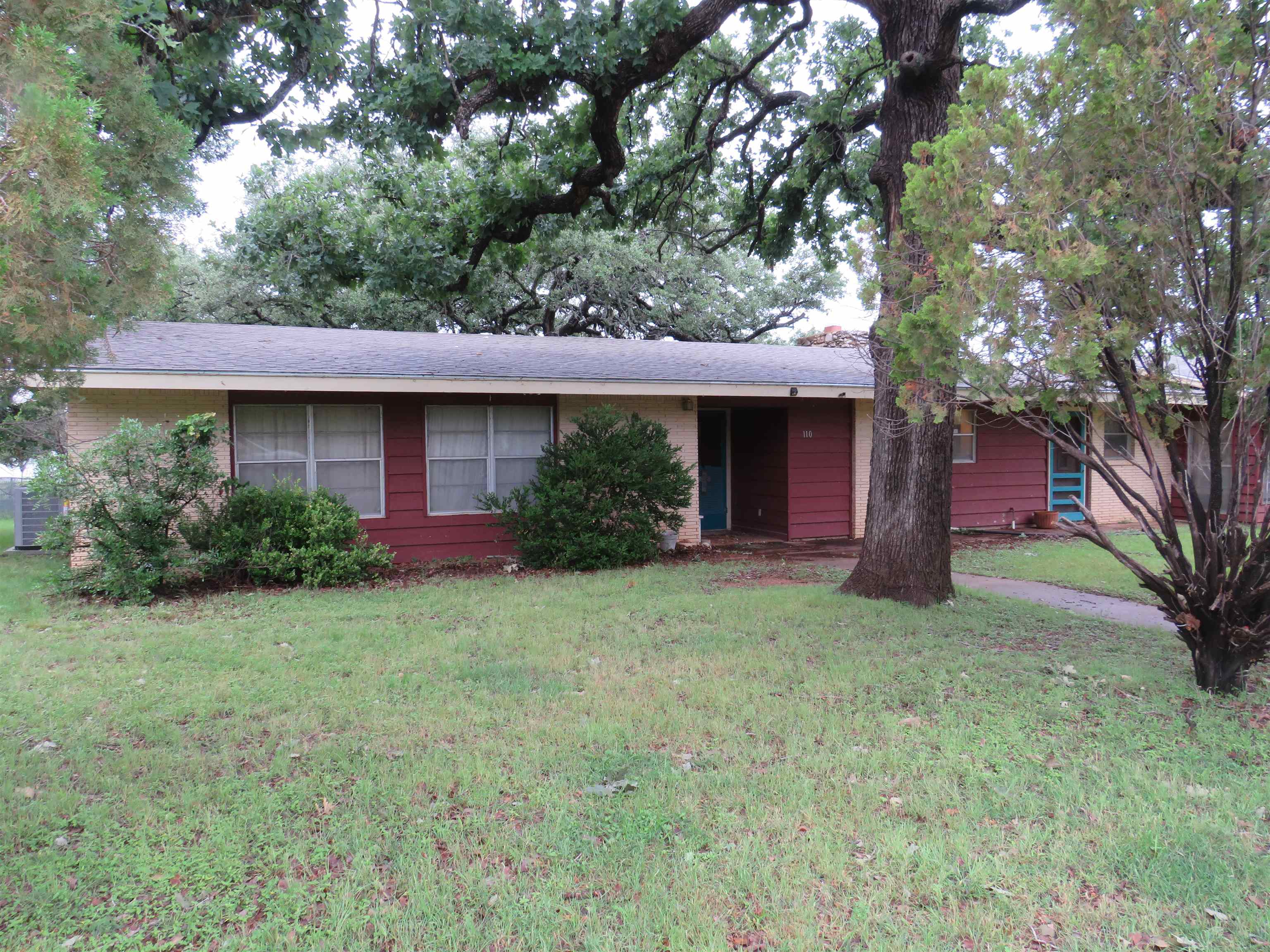 110 W Lakecrest Drive — photo