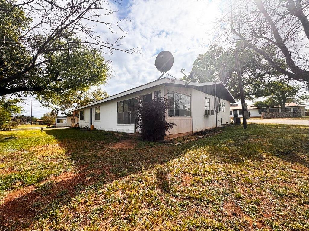 105 Lake Breeze Drive — photo