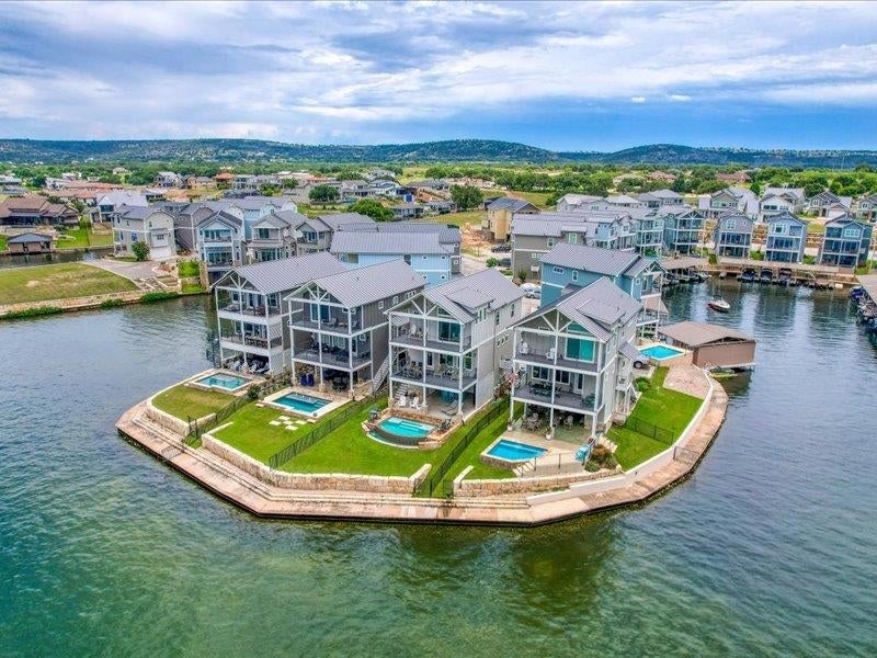 408 Island Circle — photo