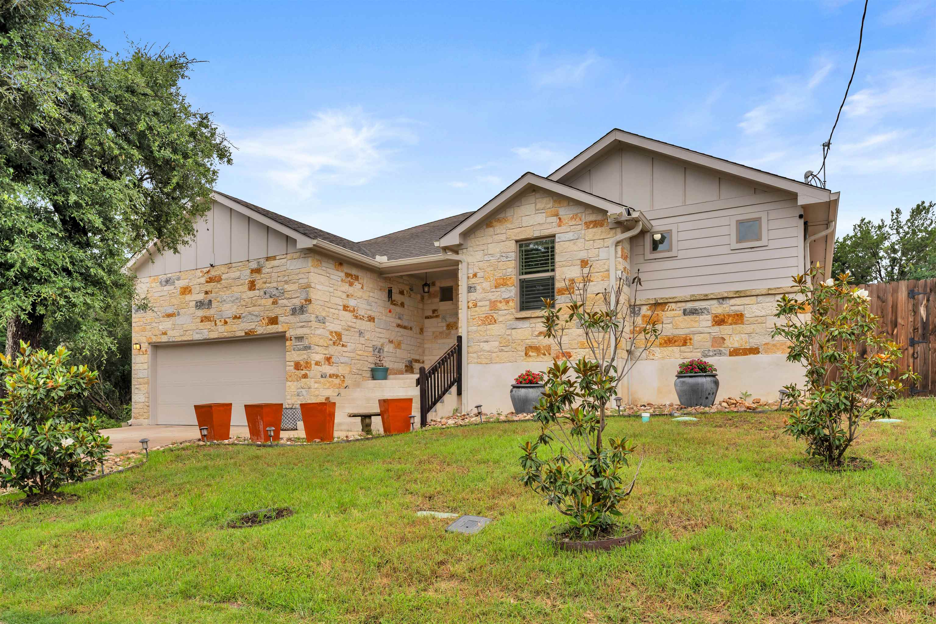 511 Taylor Dr — photo