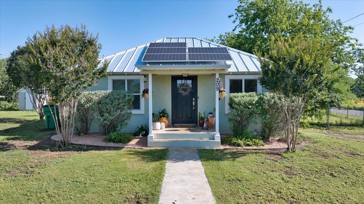 209 E Houston Street — photo