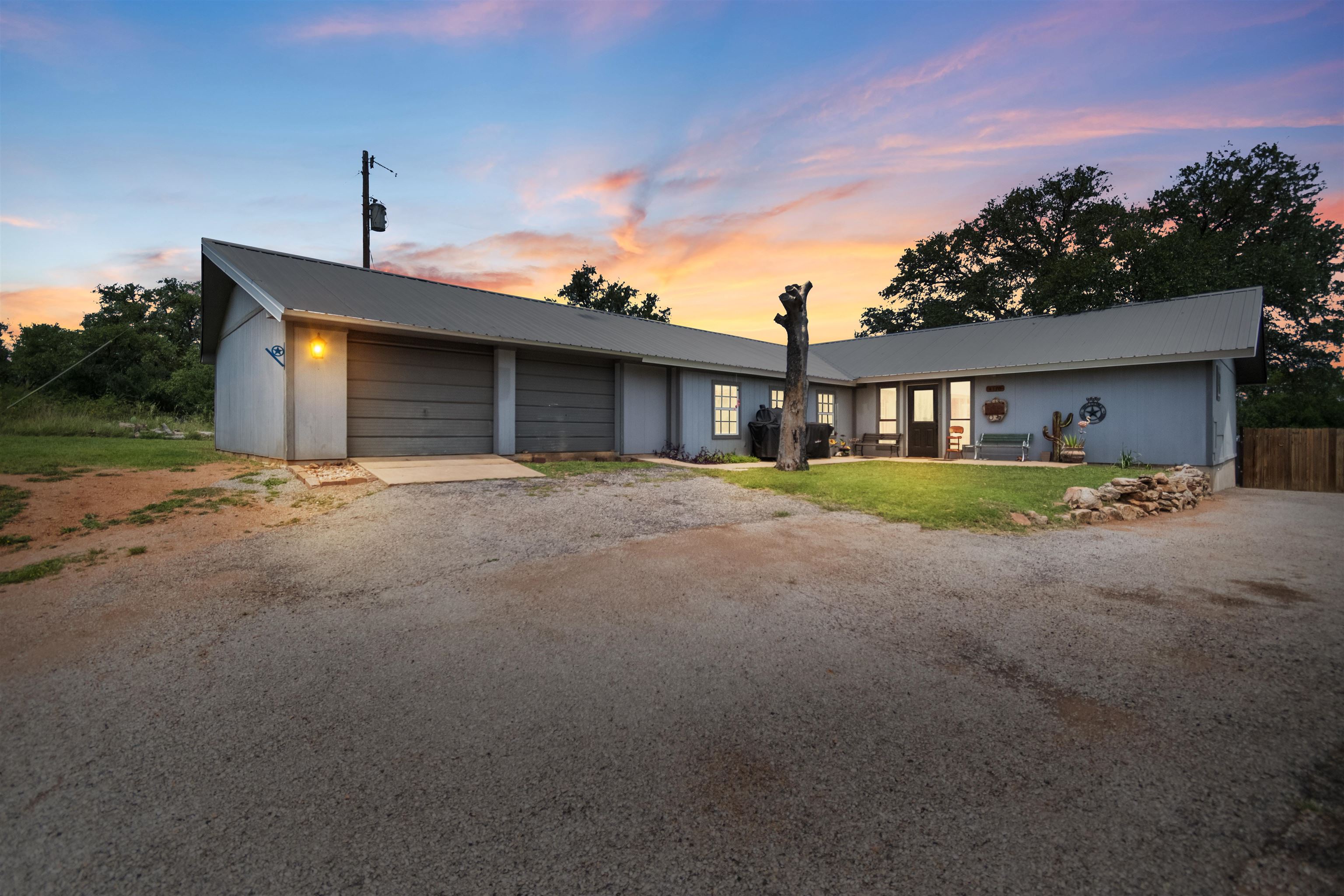 4170 FM 690 — photo