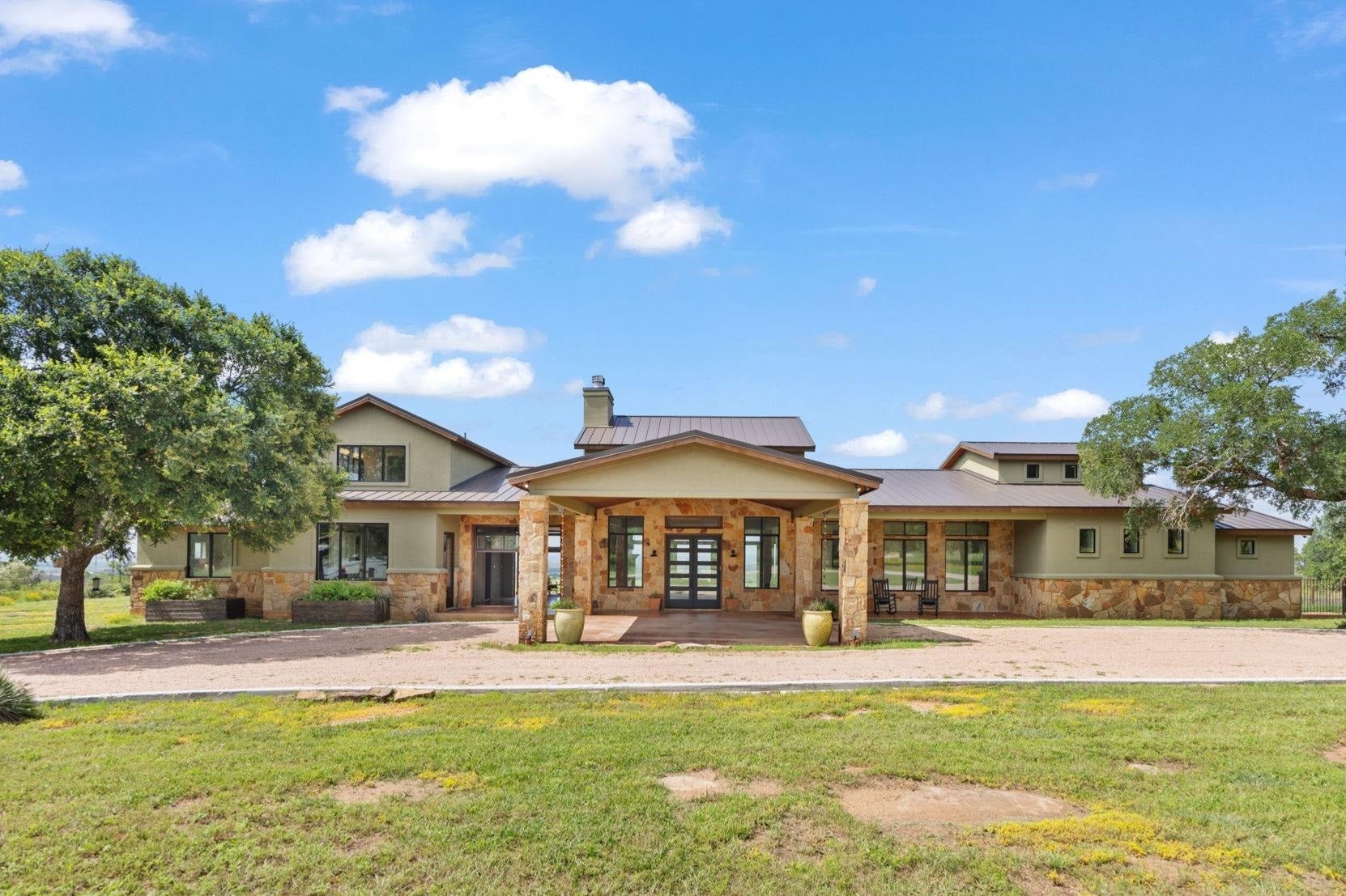 935 Scenic View Drive — photo