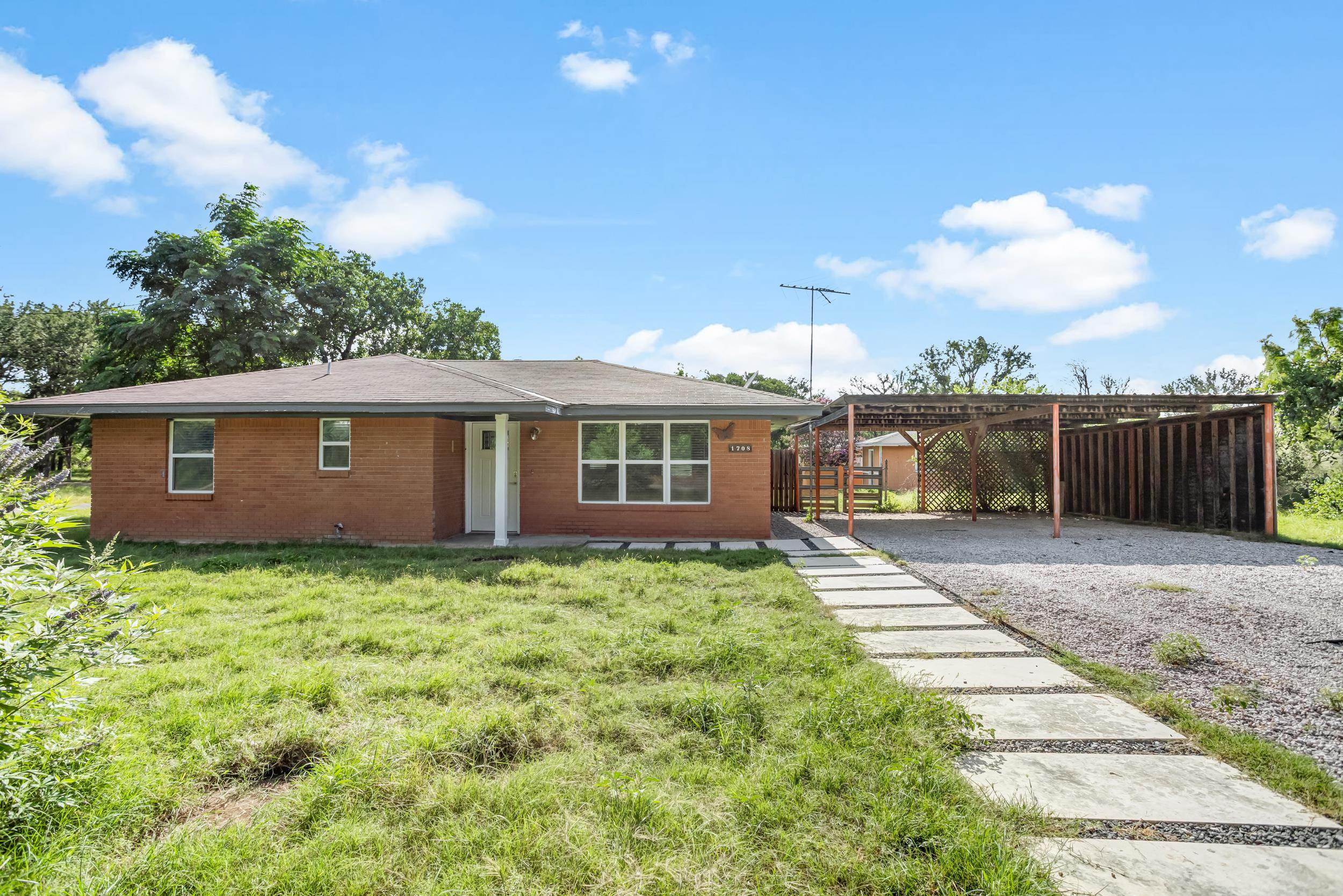 1708 Woodcrest Drive — photo