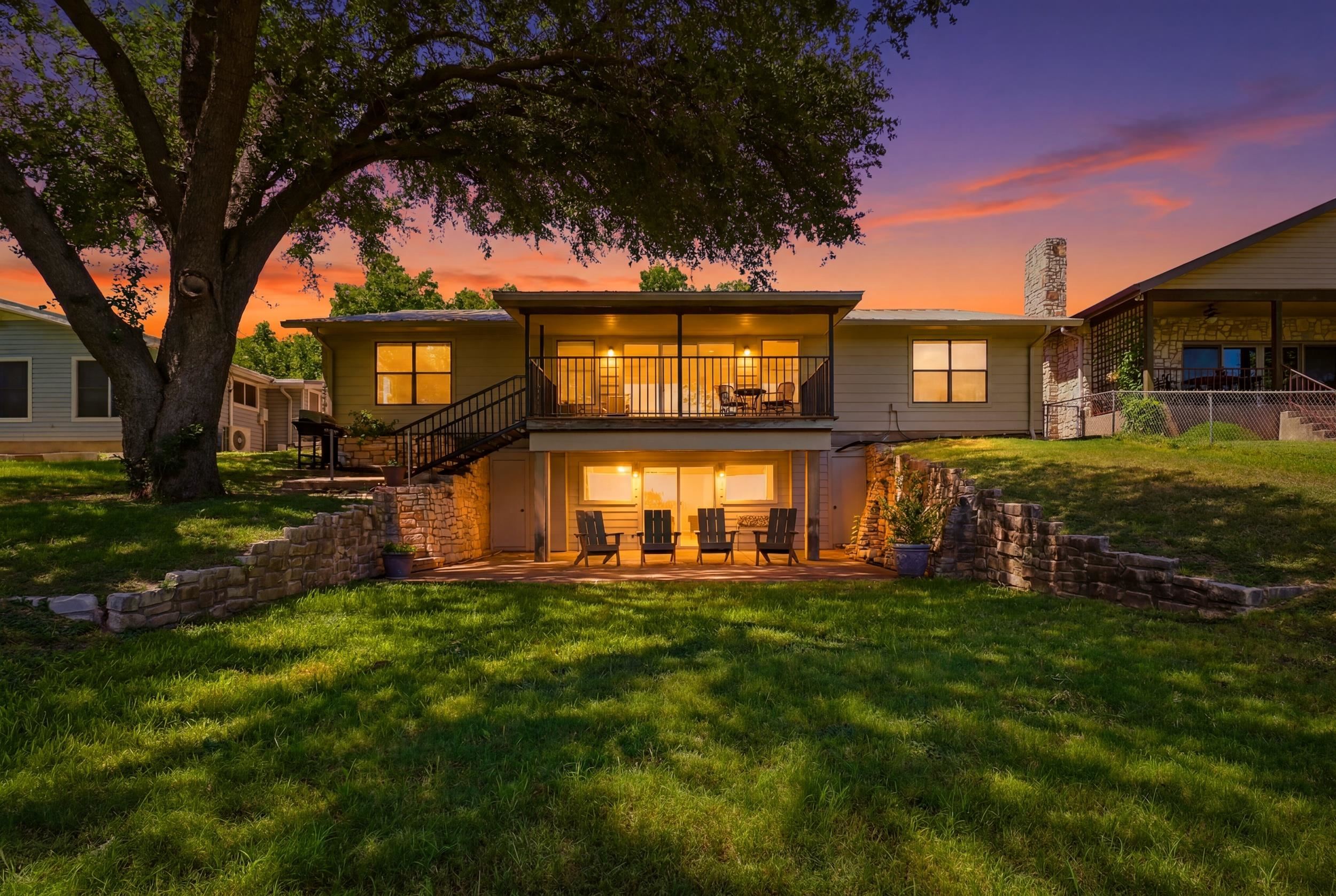 3000 River Oaks Drive — photo