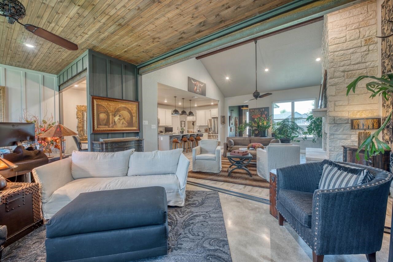 108 Lakecliff Drive — photo