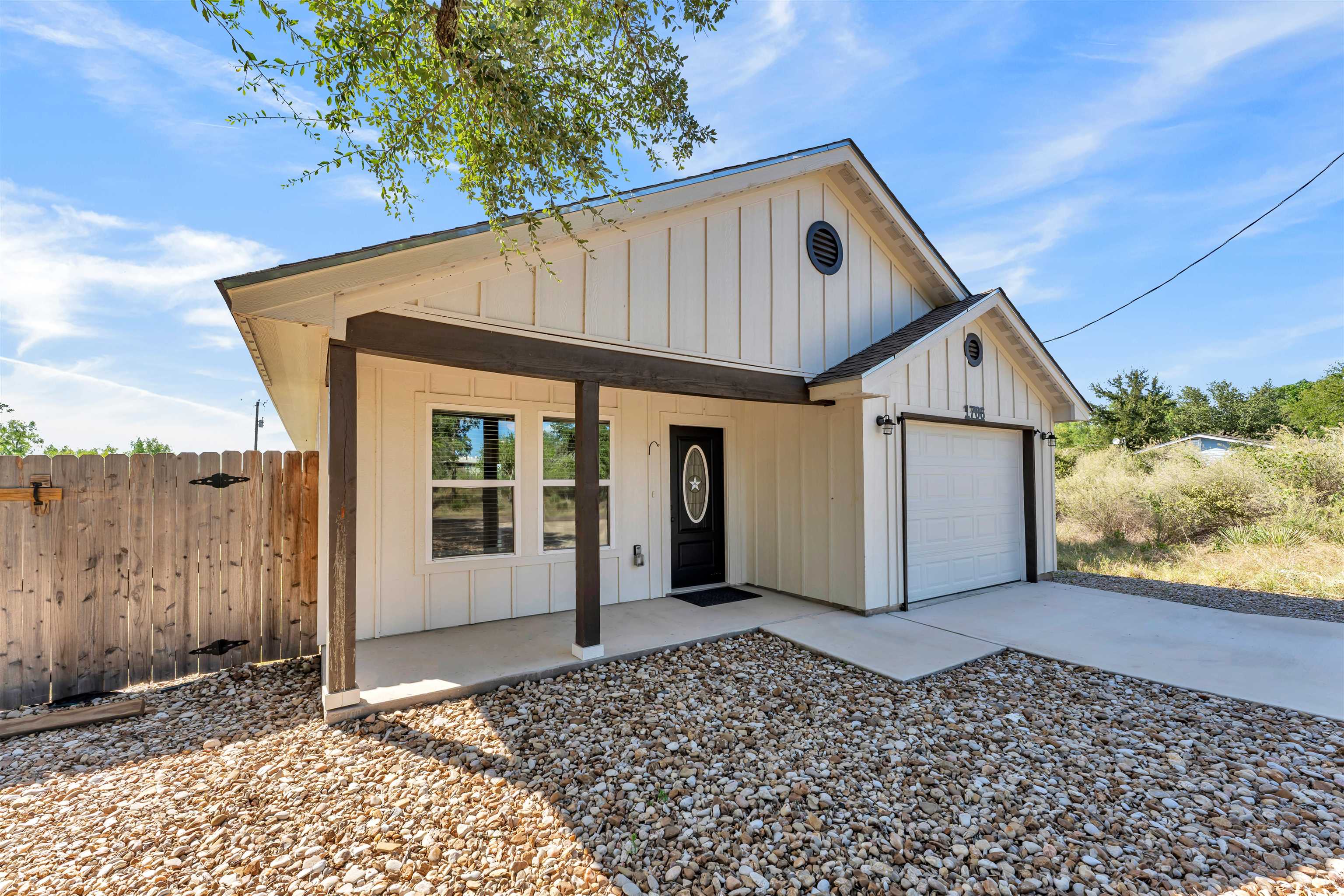 1706 Redwood Drive — photo