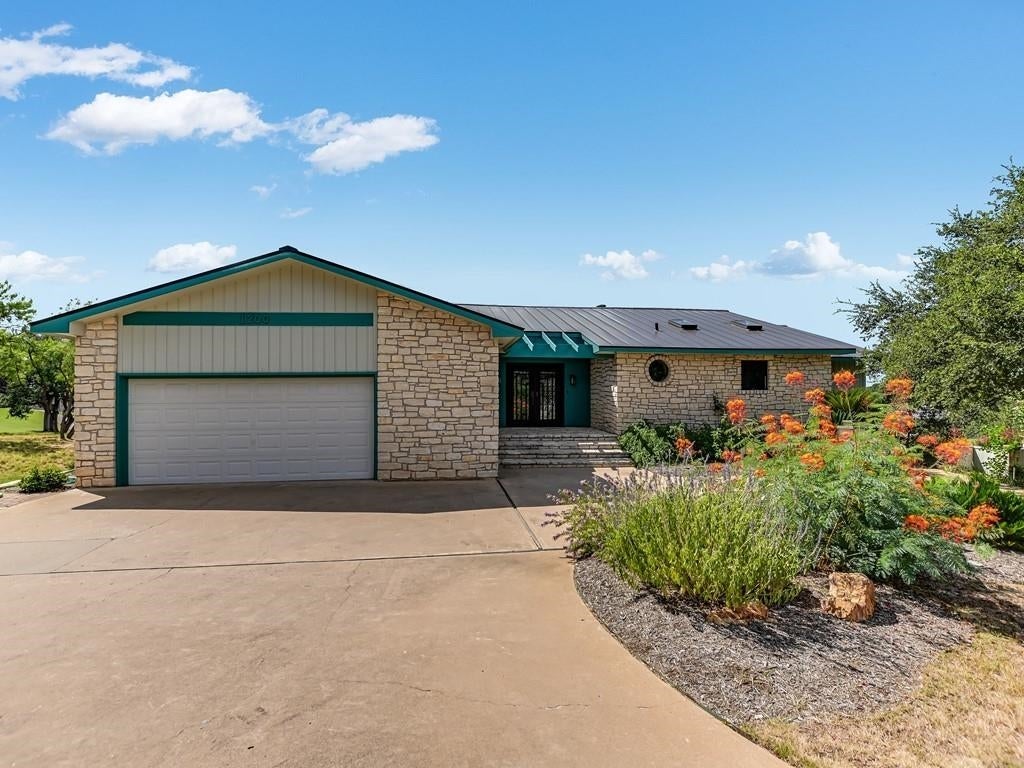 1200 Hi Circle S — photo