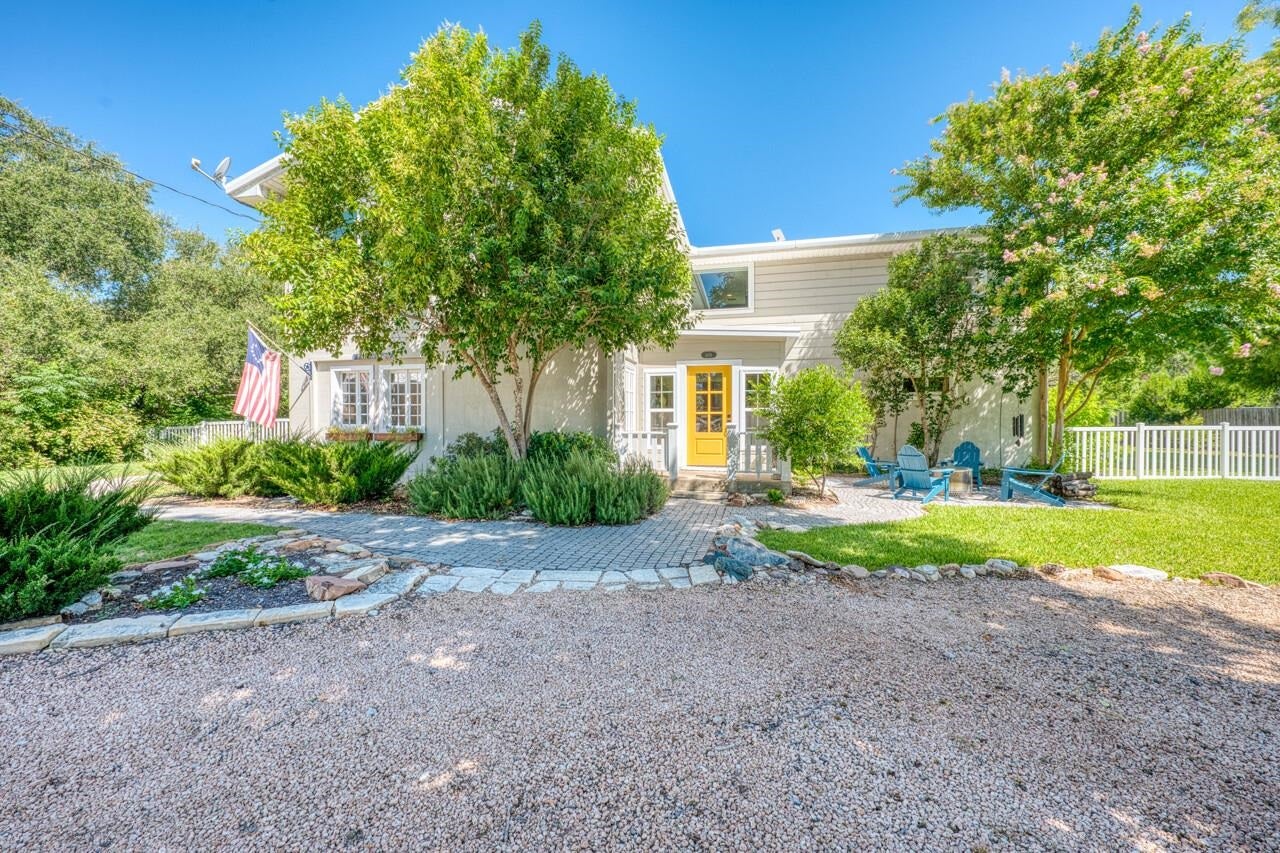 409 Island Lodges Drive — photo