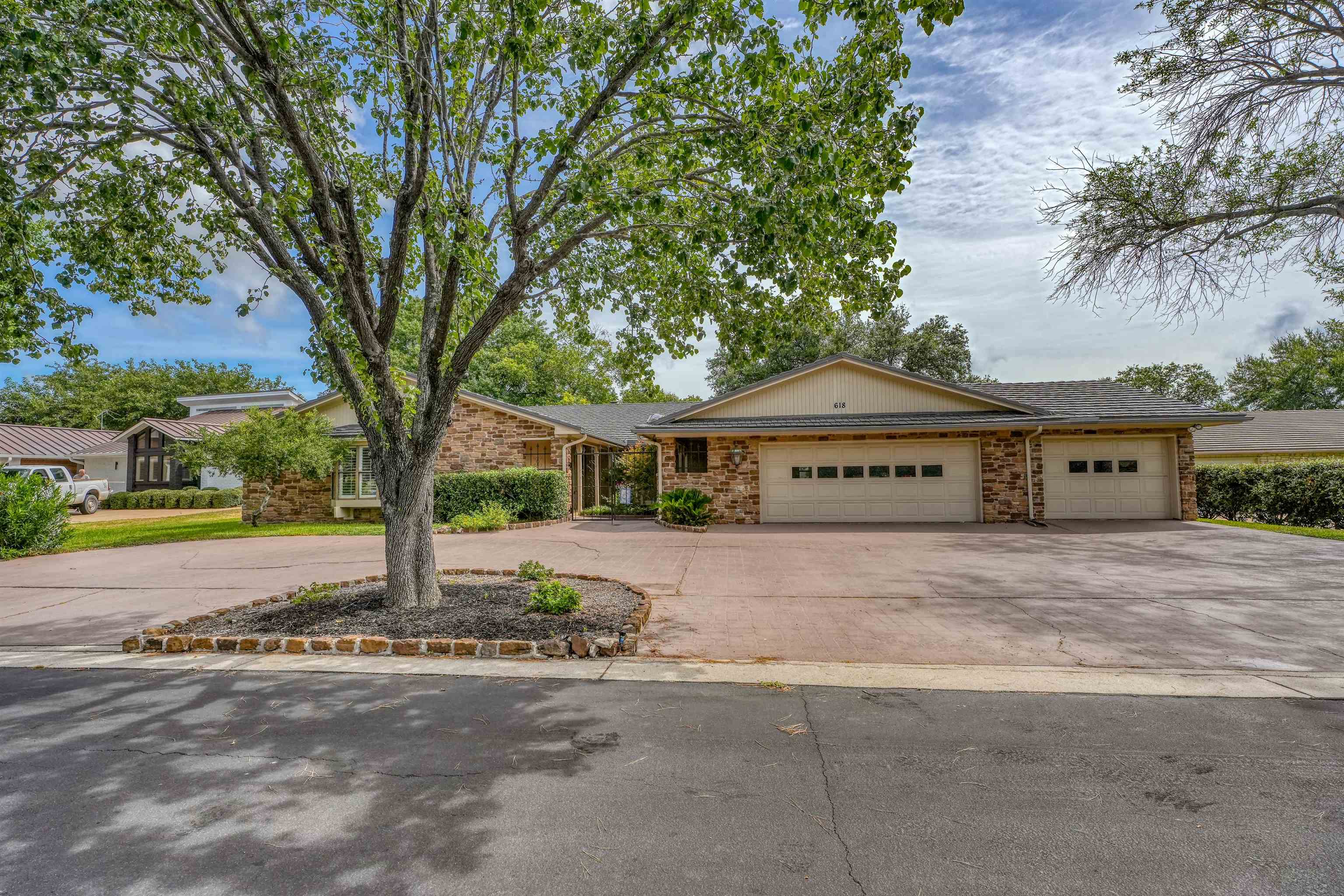 618 Hi Stirrup — photo