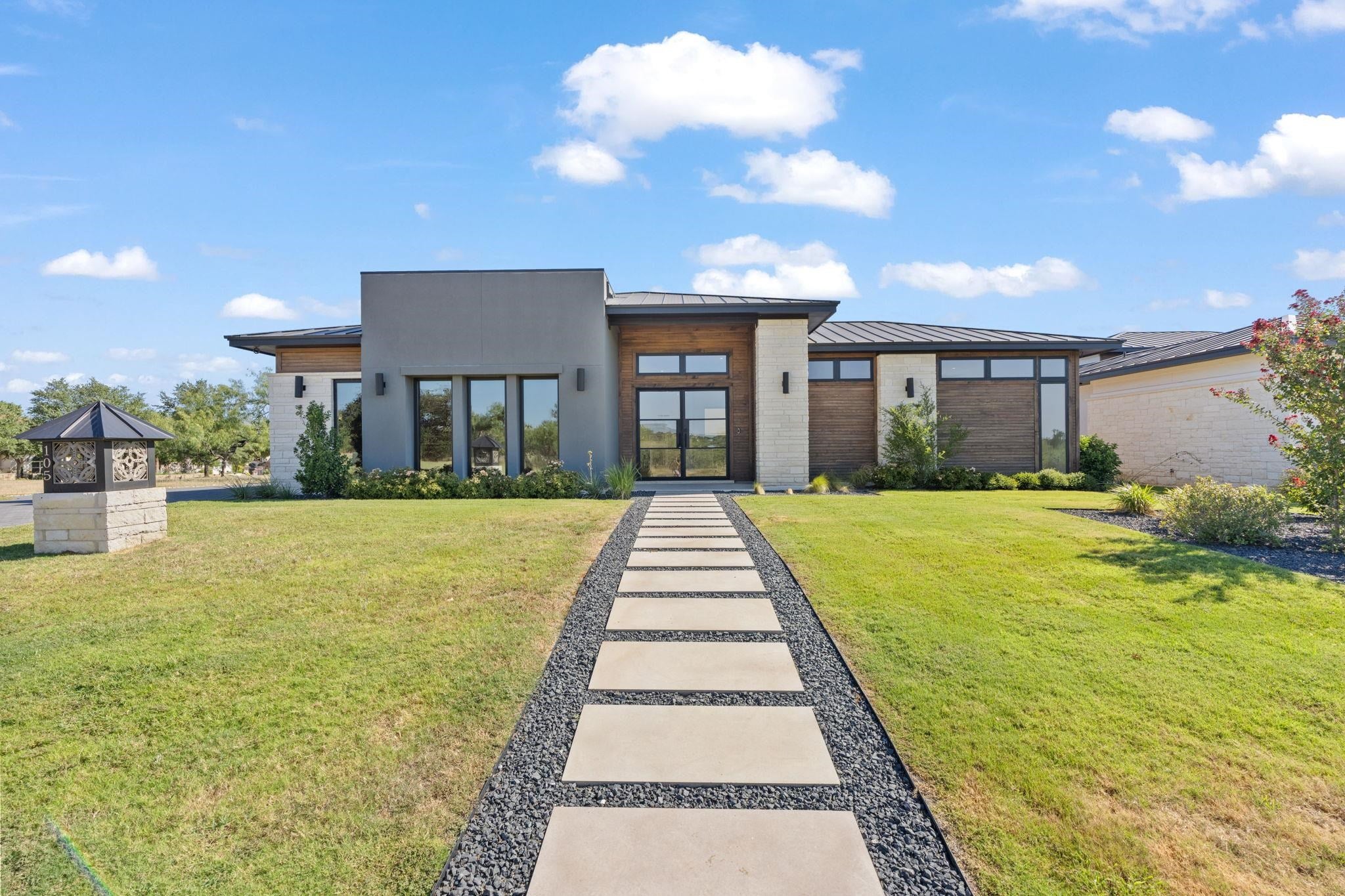105 Island Court — photo