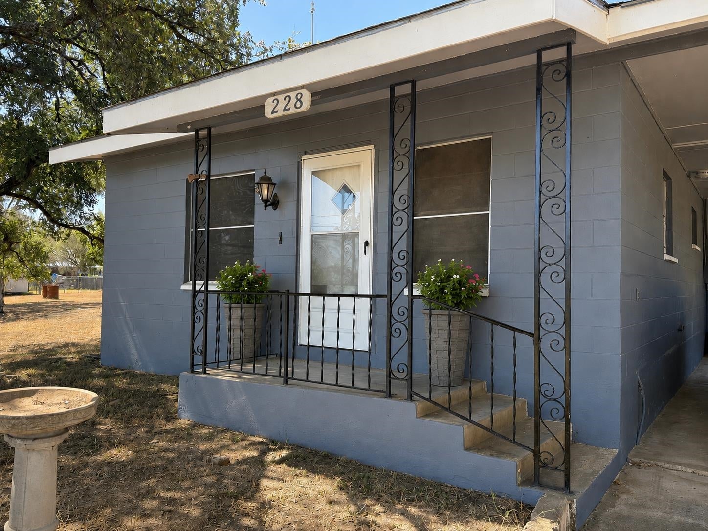 228 E Bluebriar — photo