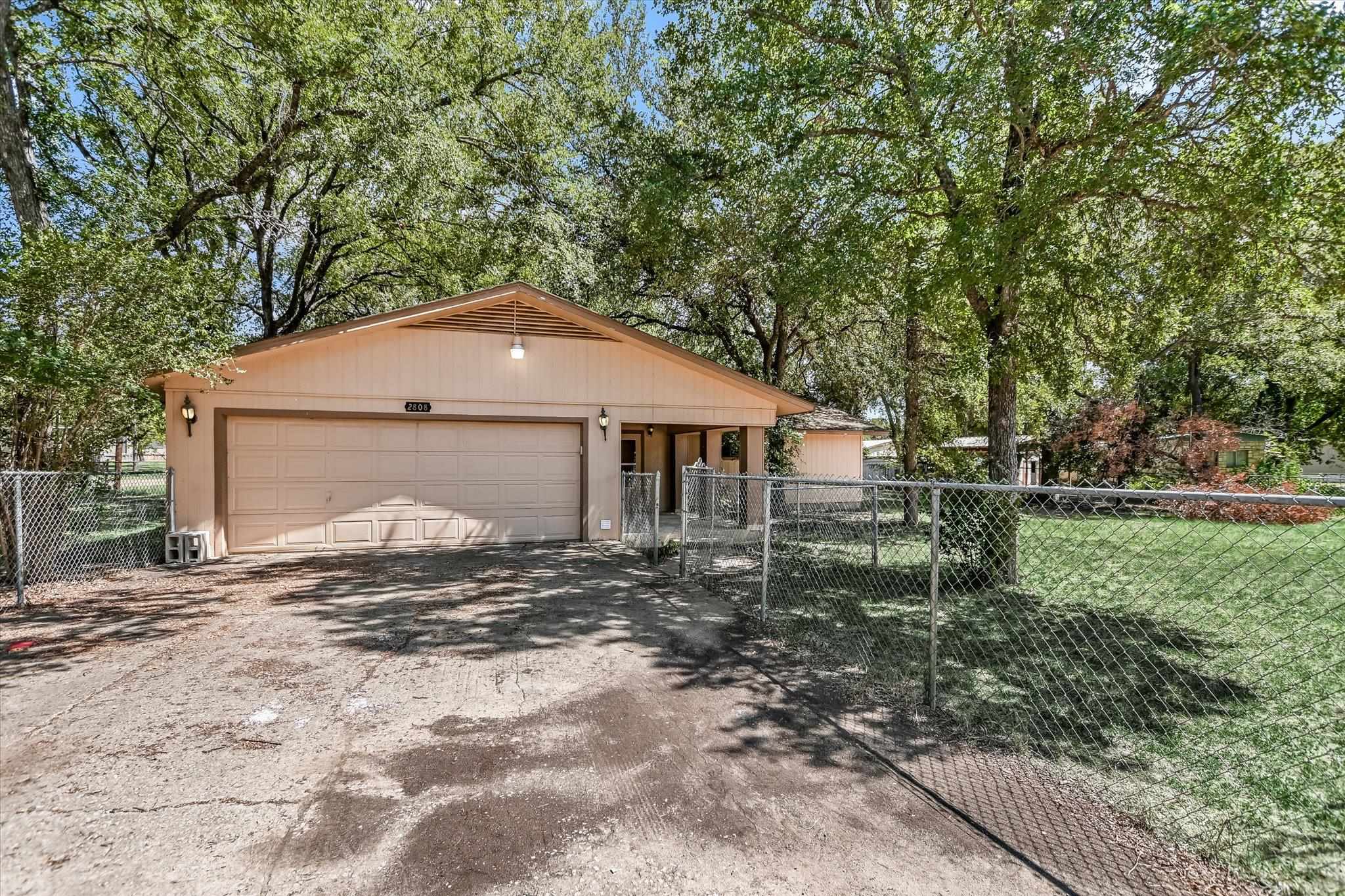 2808 Kings Circle Dr — photo