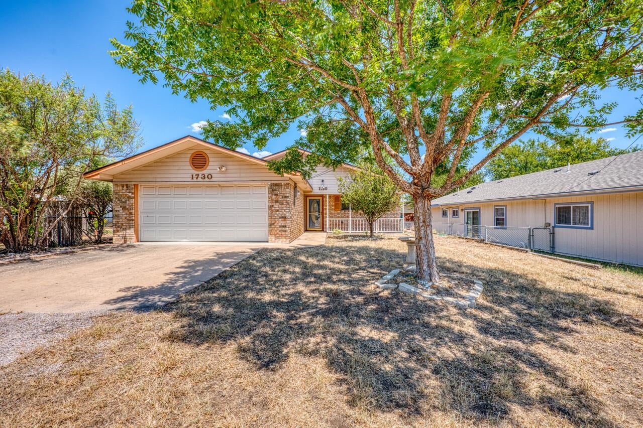 1730 Greenwood Lane — photo