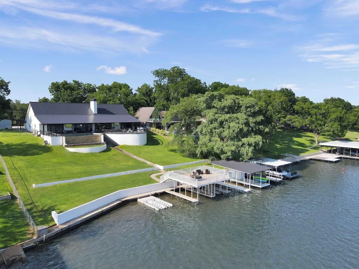 3120 River Oaks Drive — photo