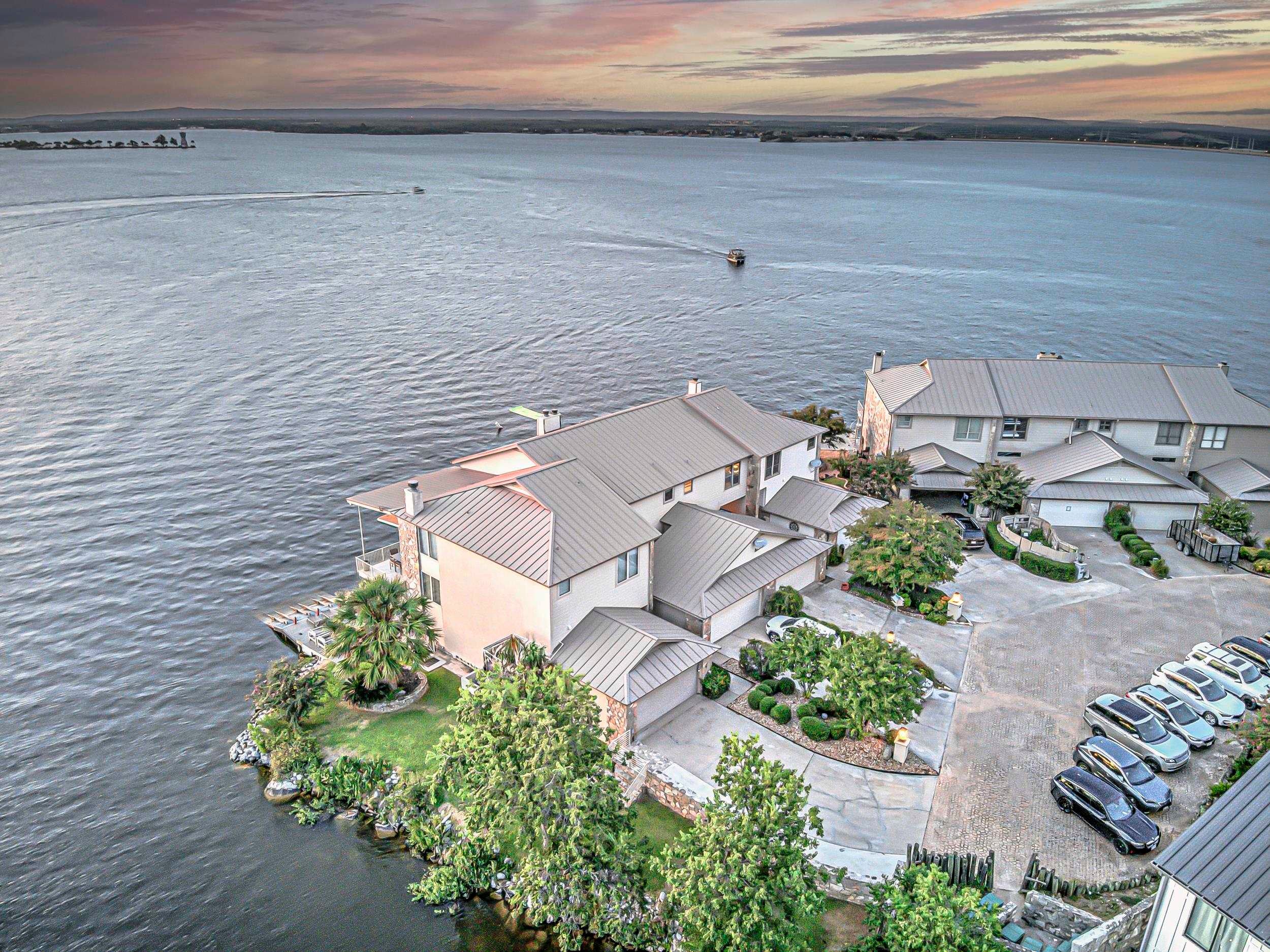 616 Horseshoe Bay North Boulevard — photo