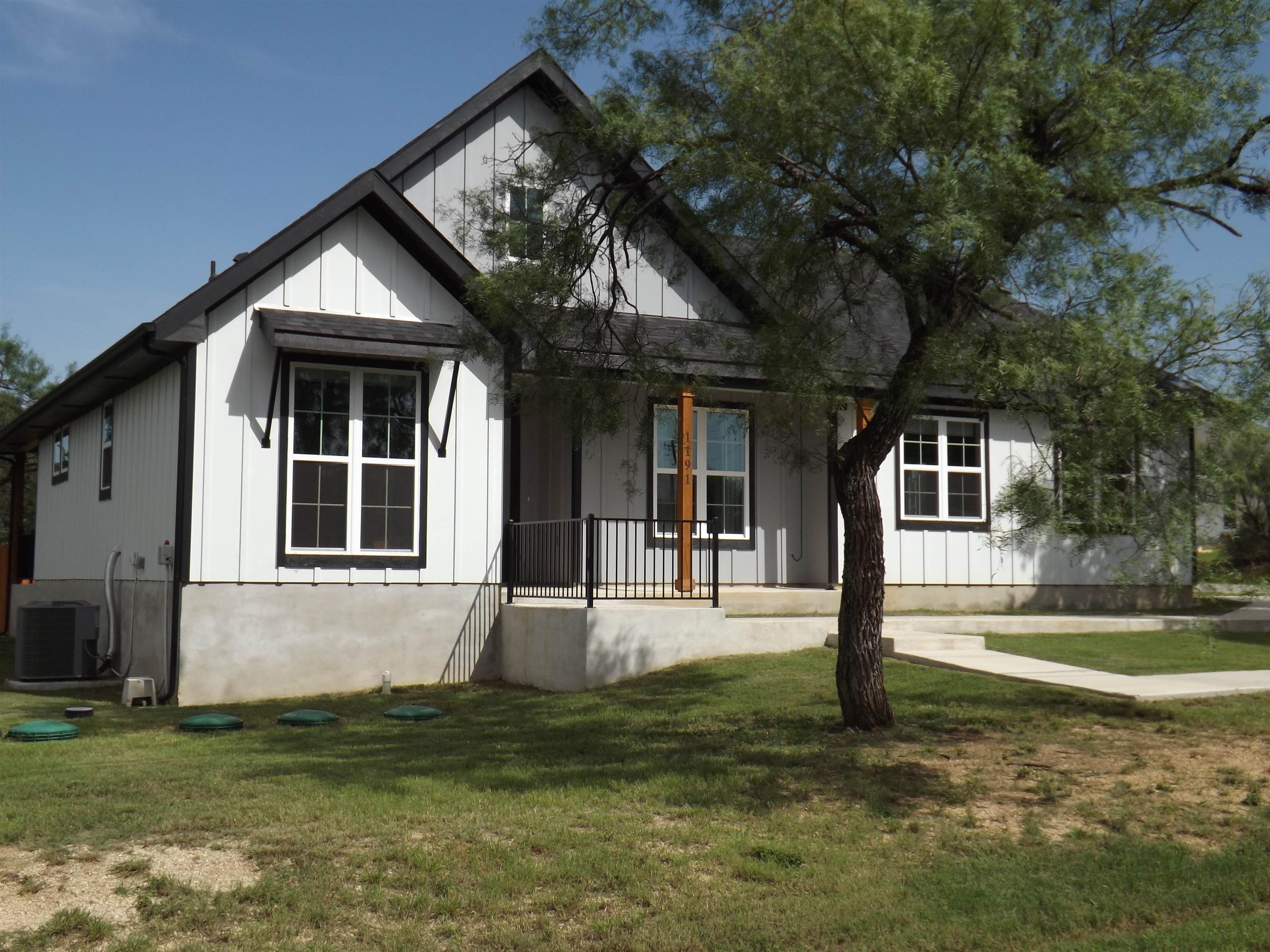 1191 S Lake Dr — photo