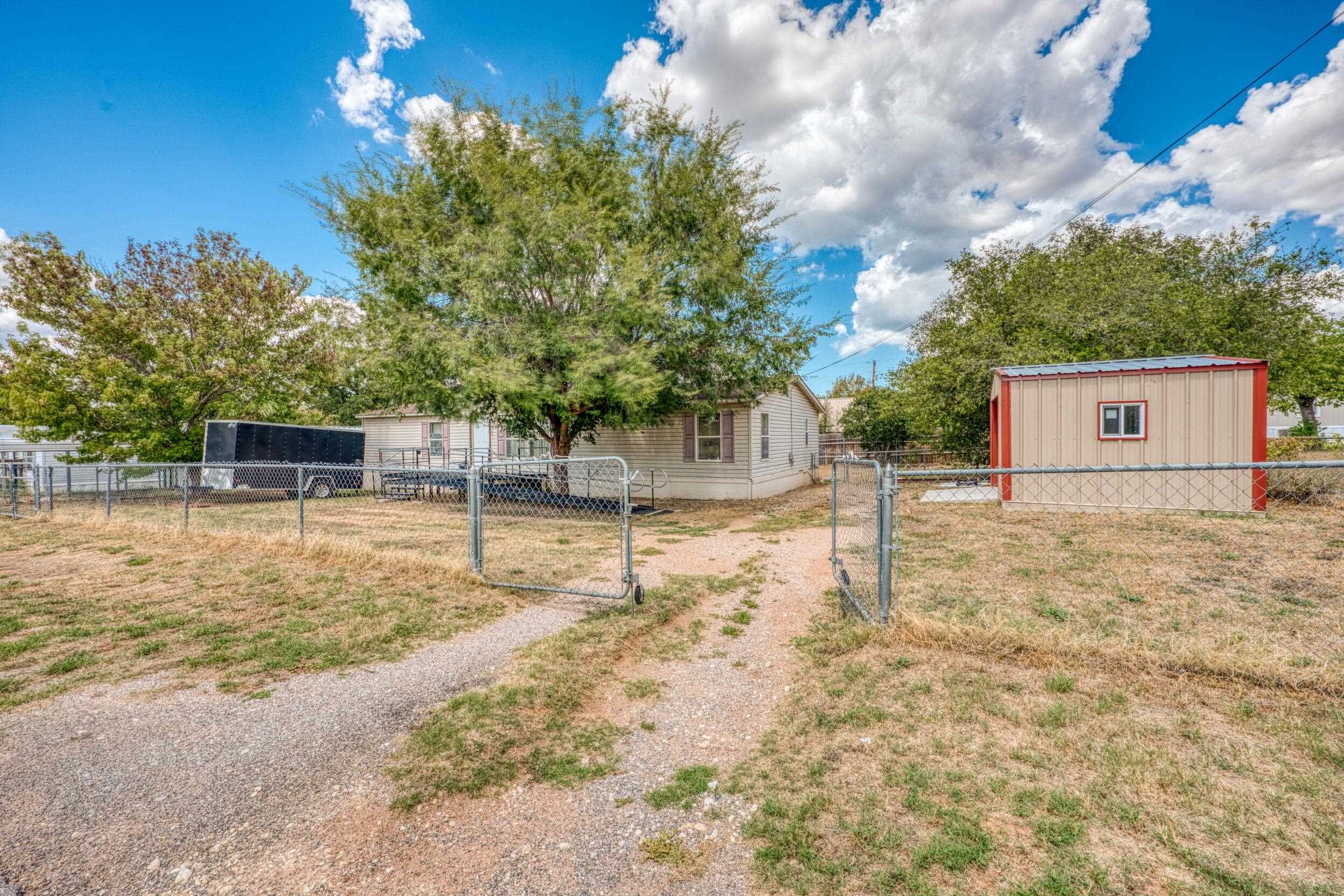 960 Navajo Dr — photo