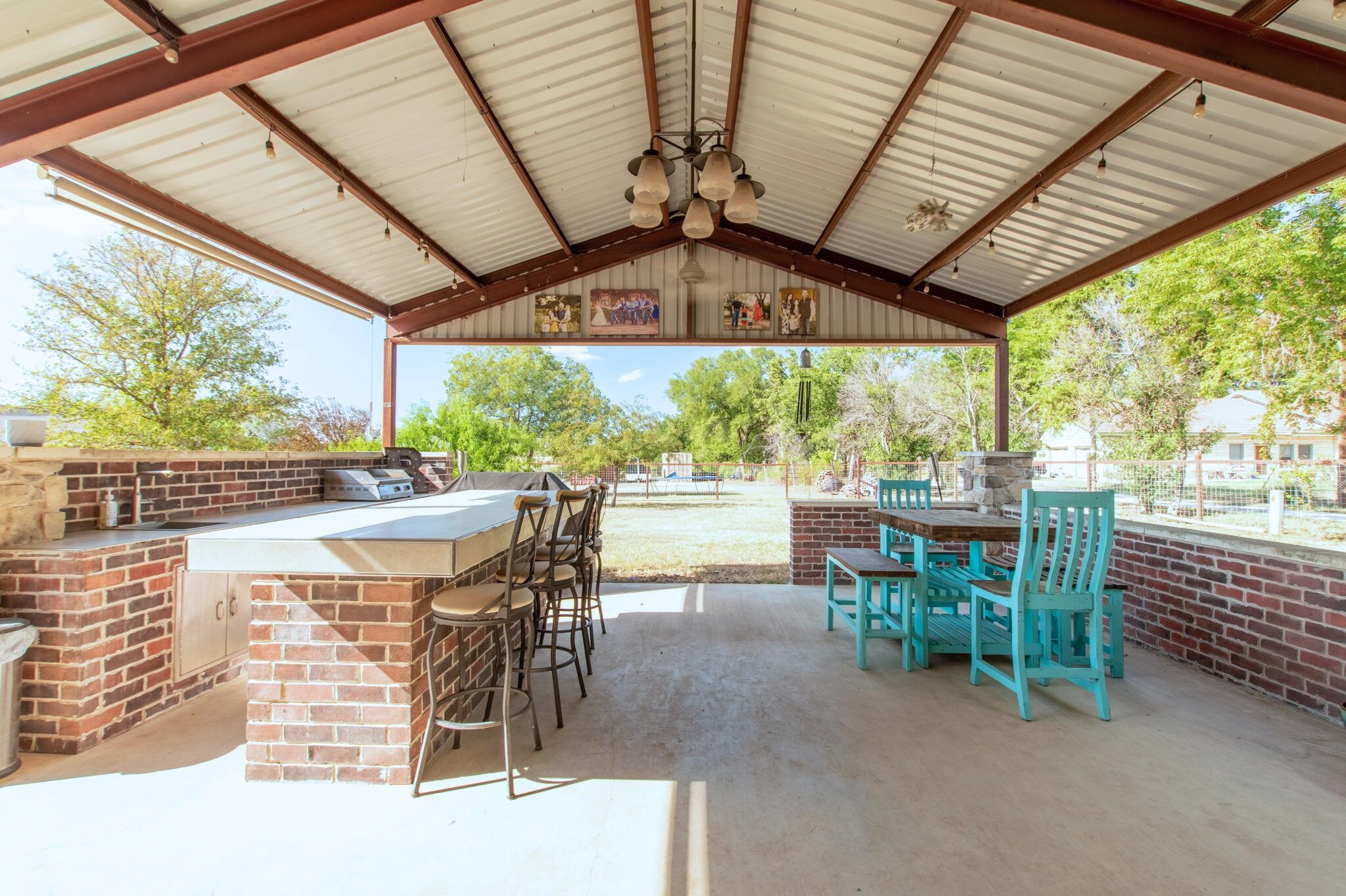 1707 E 4th Street, Lampasas, TX 76550 — photo 2