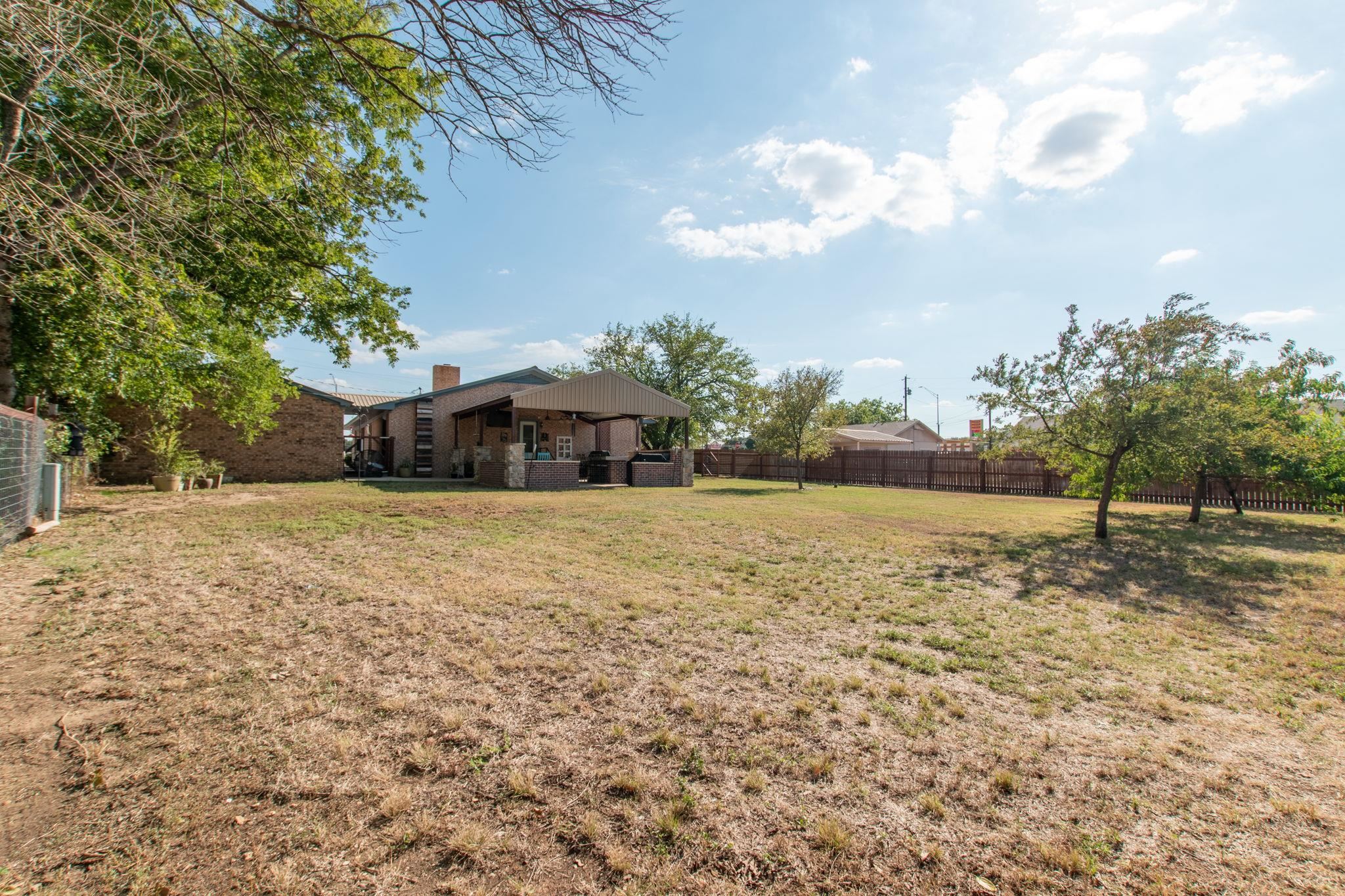 1707 E 4th Street, Lampasas, TX 76550 — photo 3