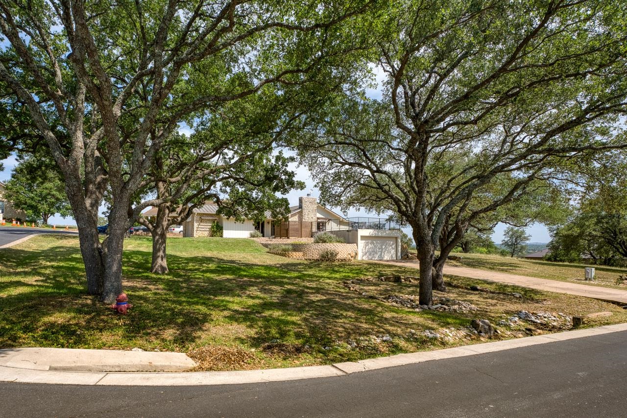 305 Onyx — photo