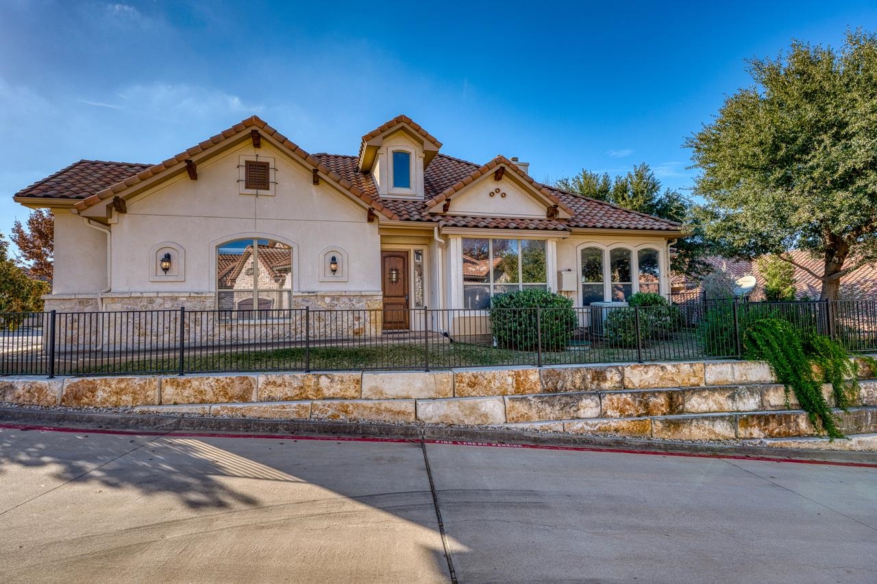 300 Enclave Circle — photo