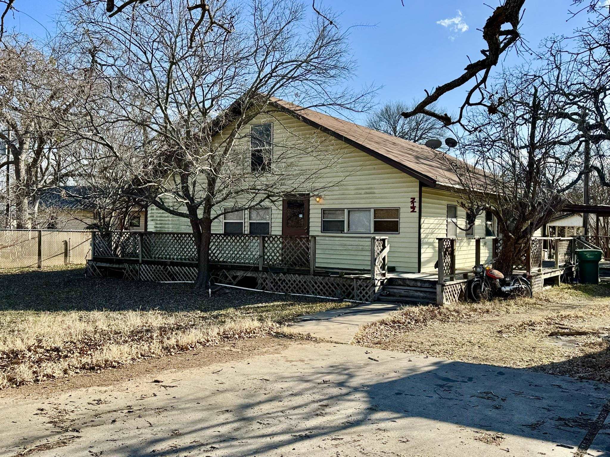 212 E Castleberry Dr. — photo