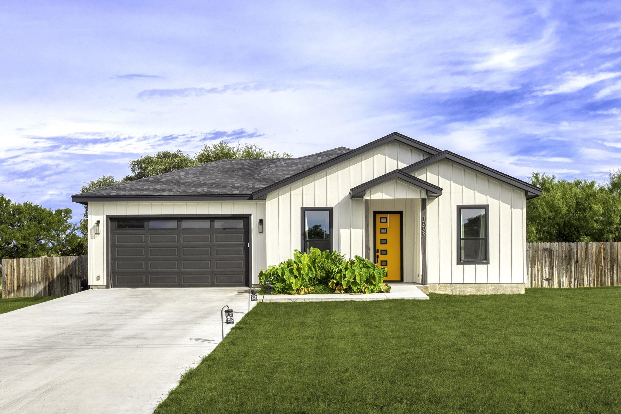 1008 Naumann Drive — photo