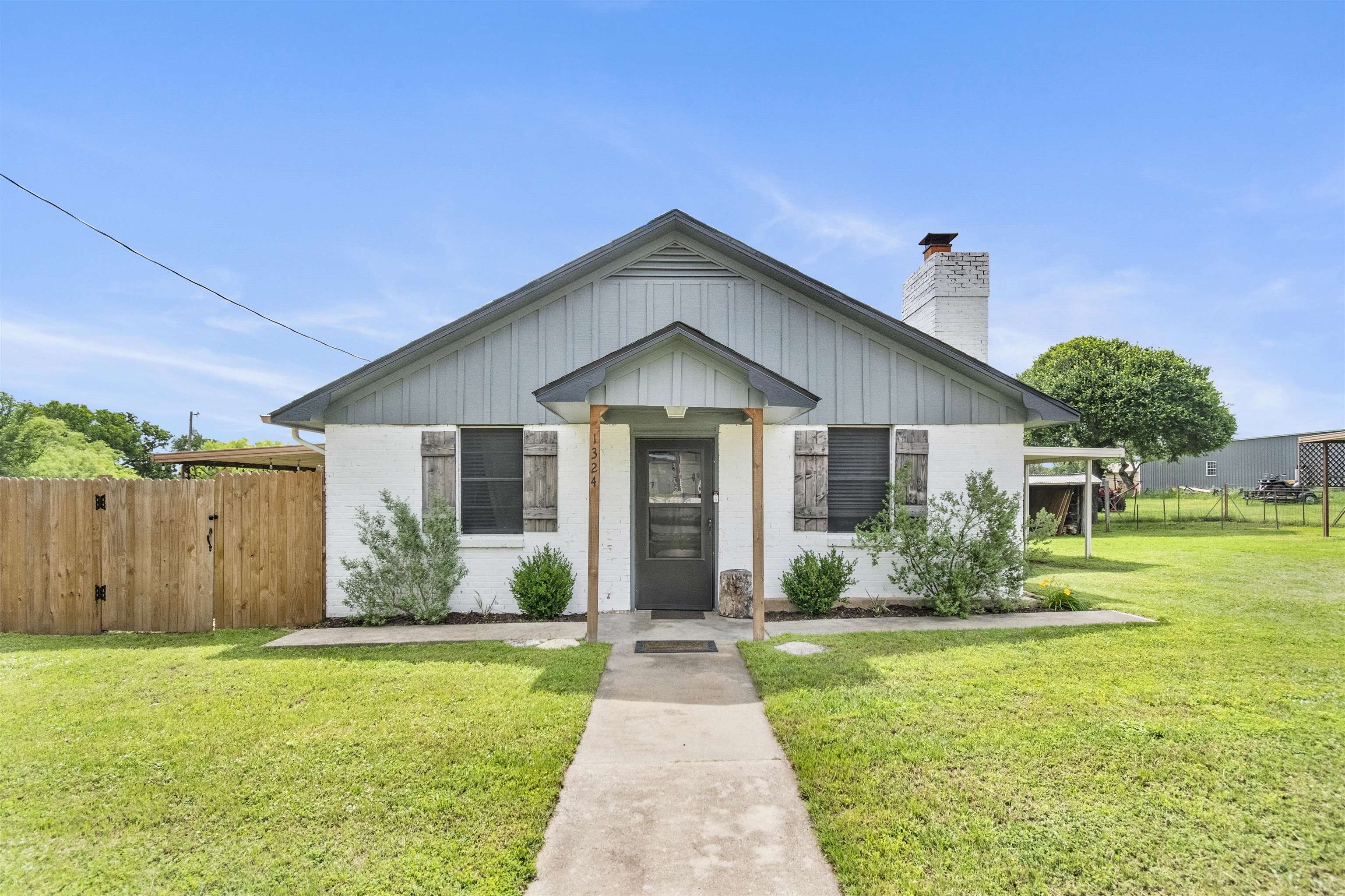 1324 Dojo St — photo