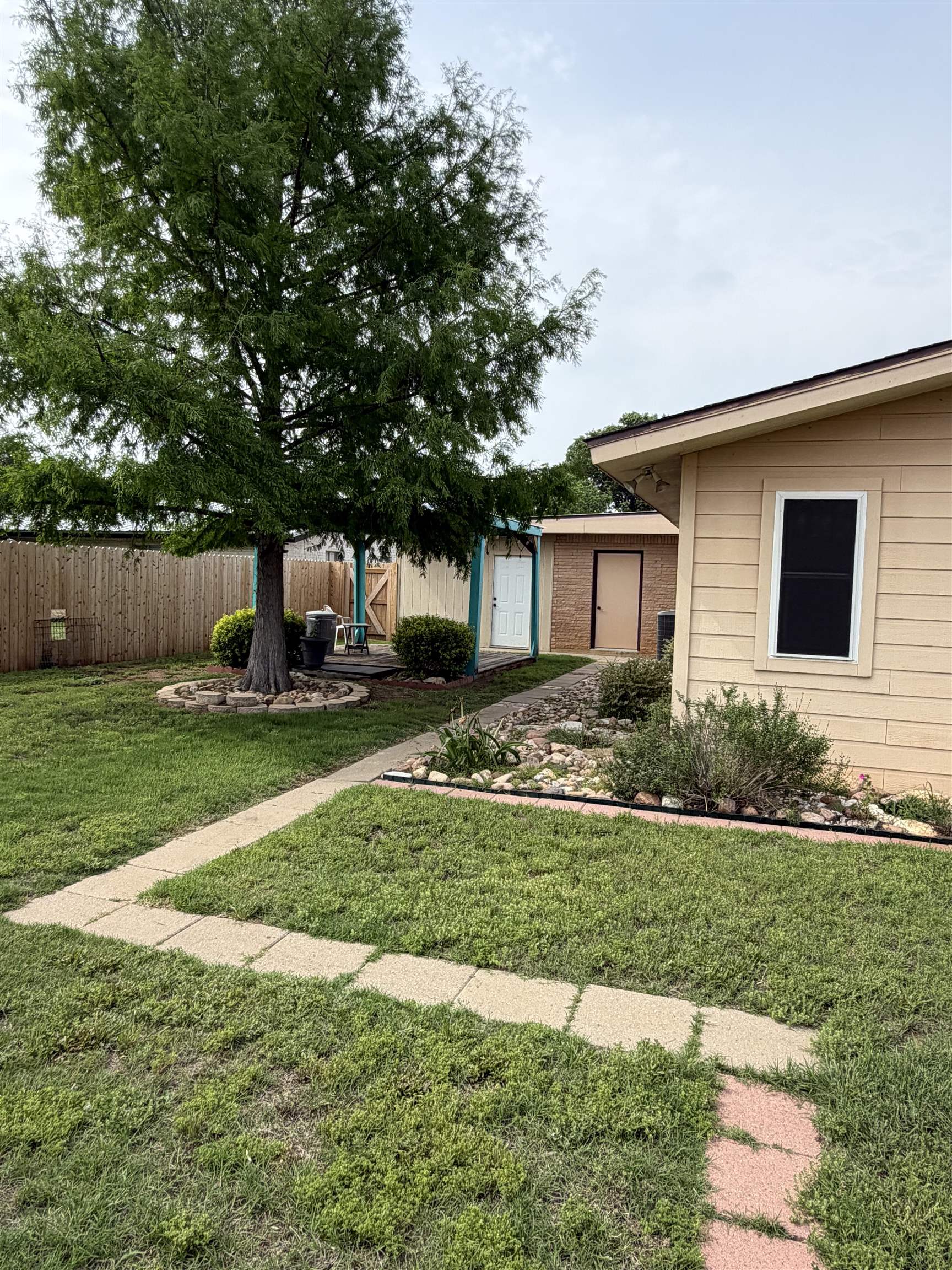 1306 E Wallace Street, Llano, TX 78643 — photo 2