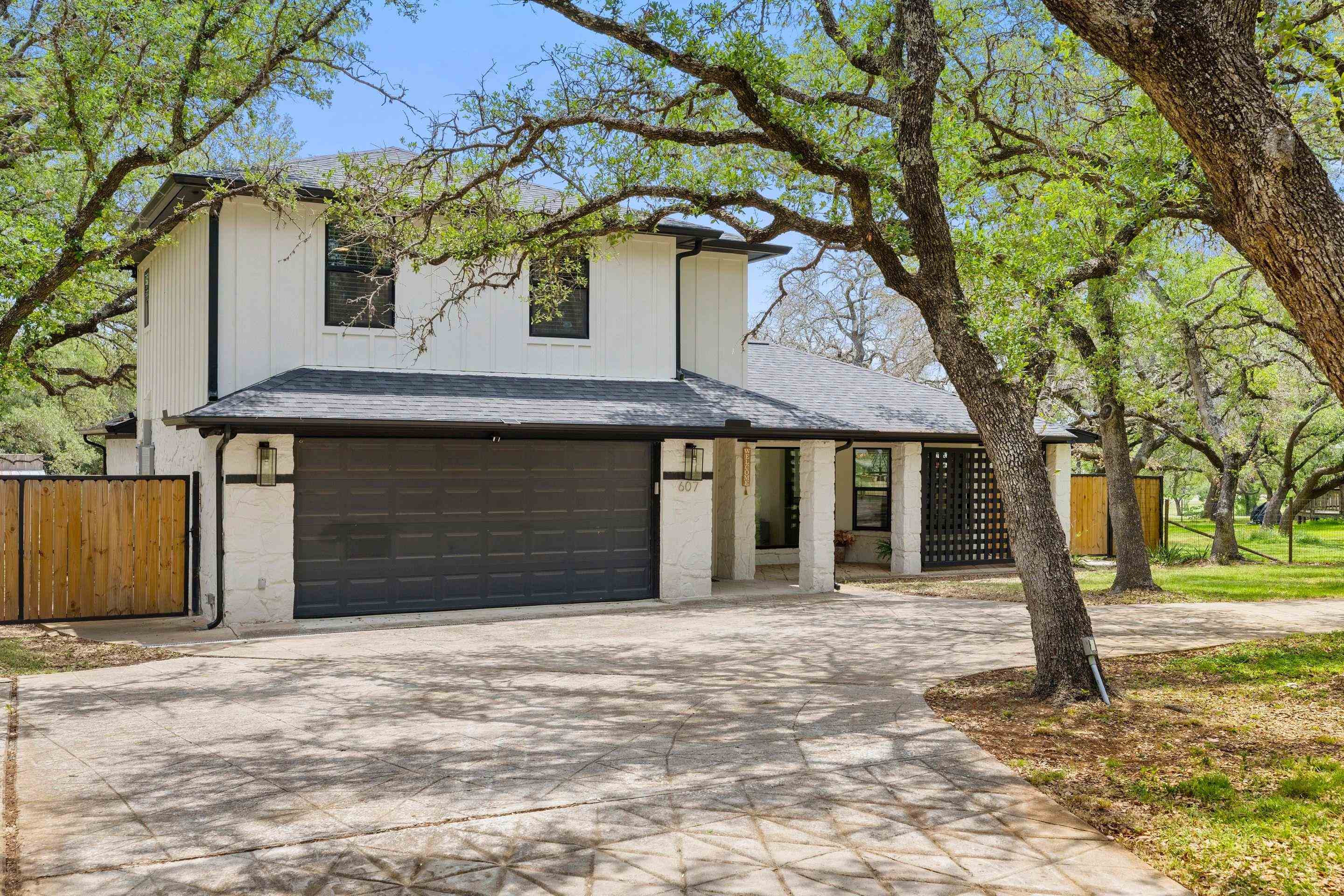 607 Liveoak Drive — photo