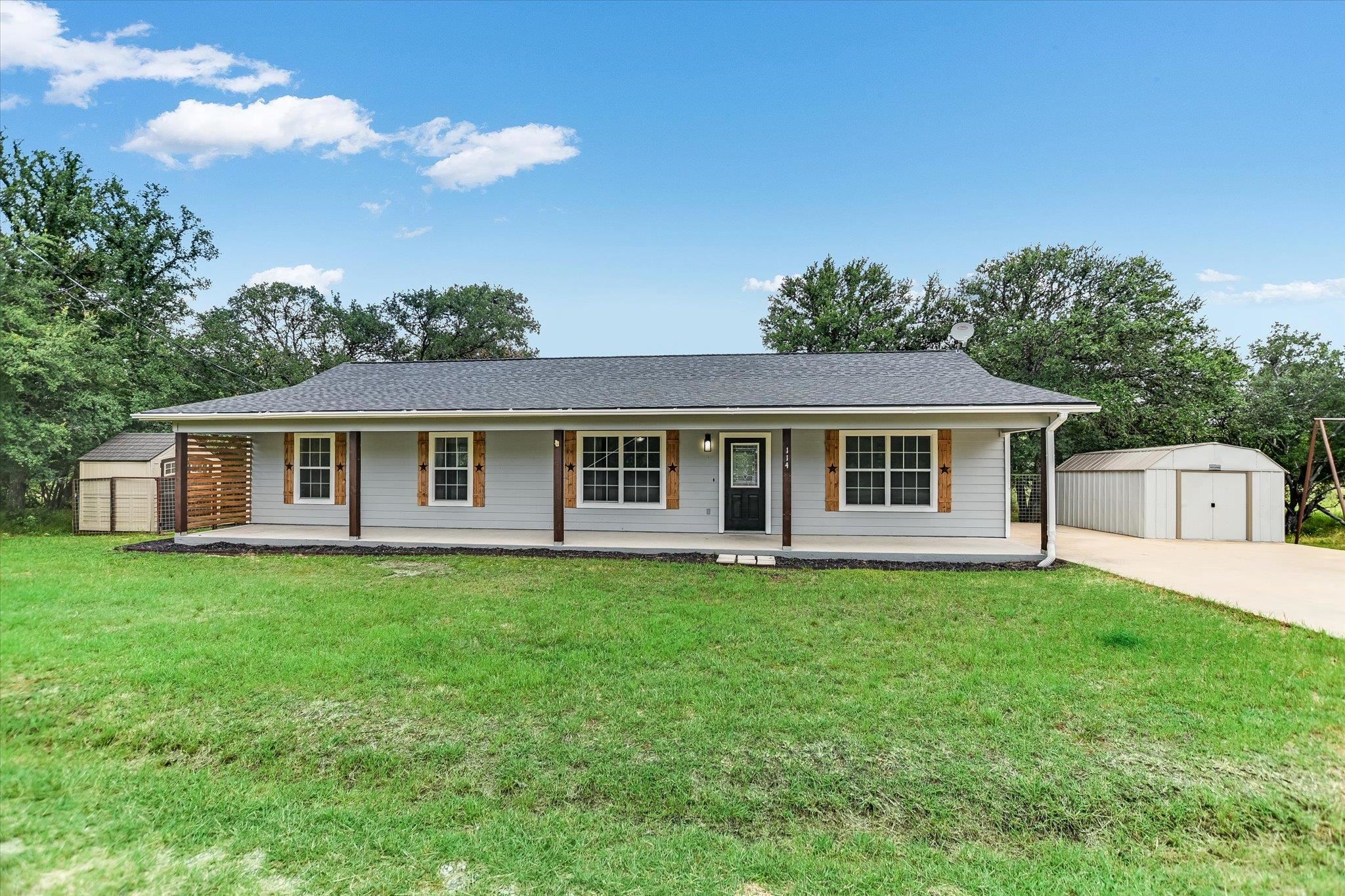 114 E Maple Drive — photo