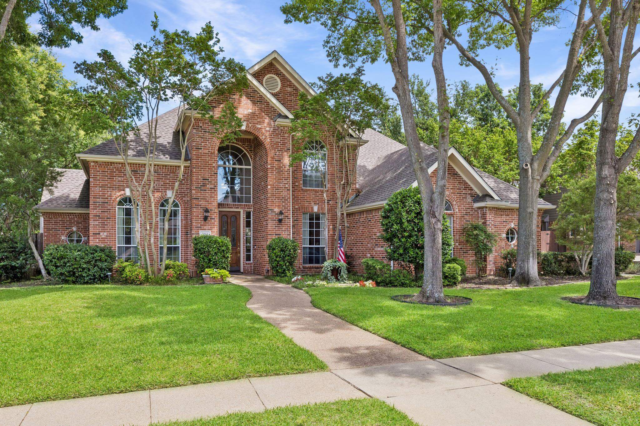 303 Waterford Court — photo