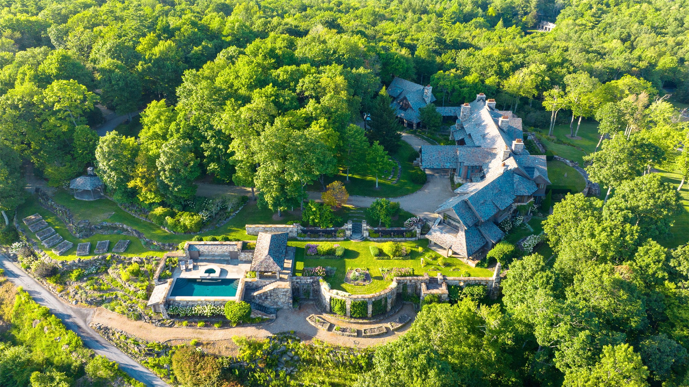581 Sagee Woods Drive — photo