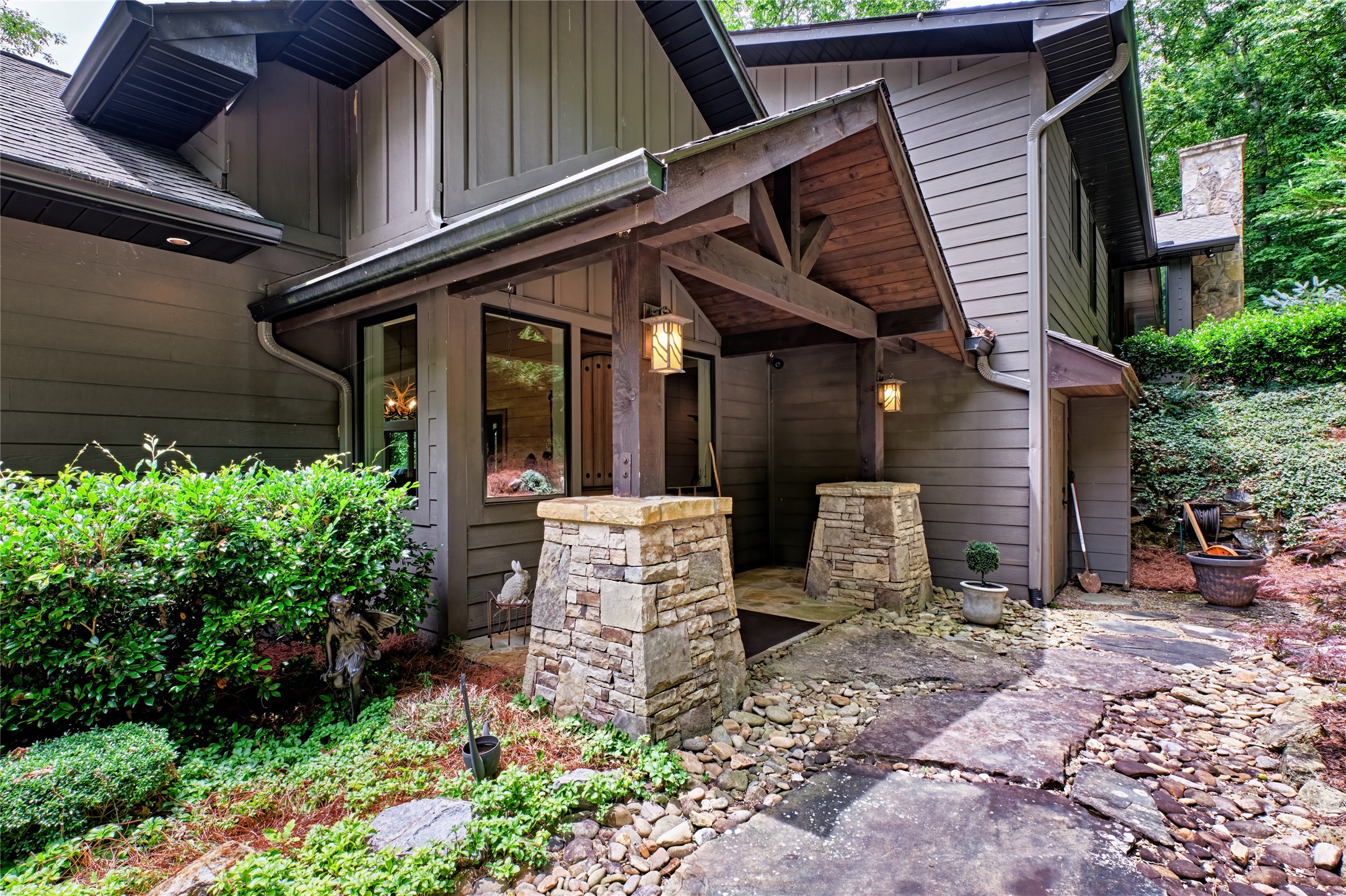 330 Western Rhodes Drive — photo