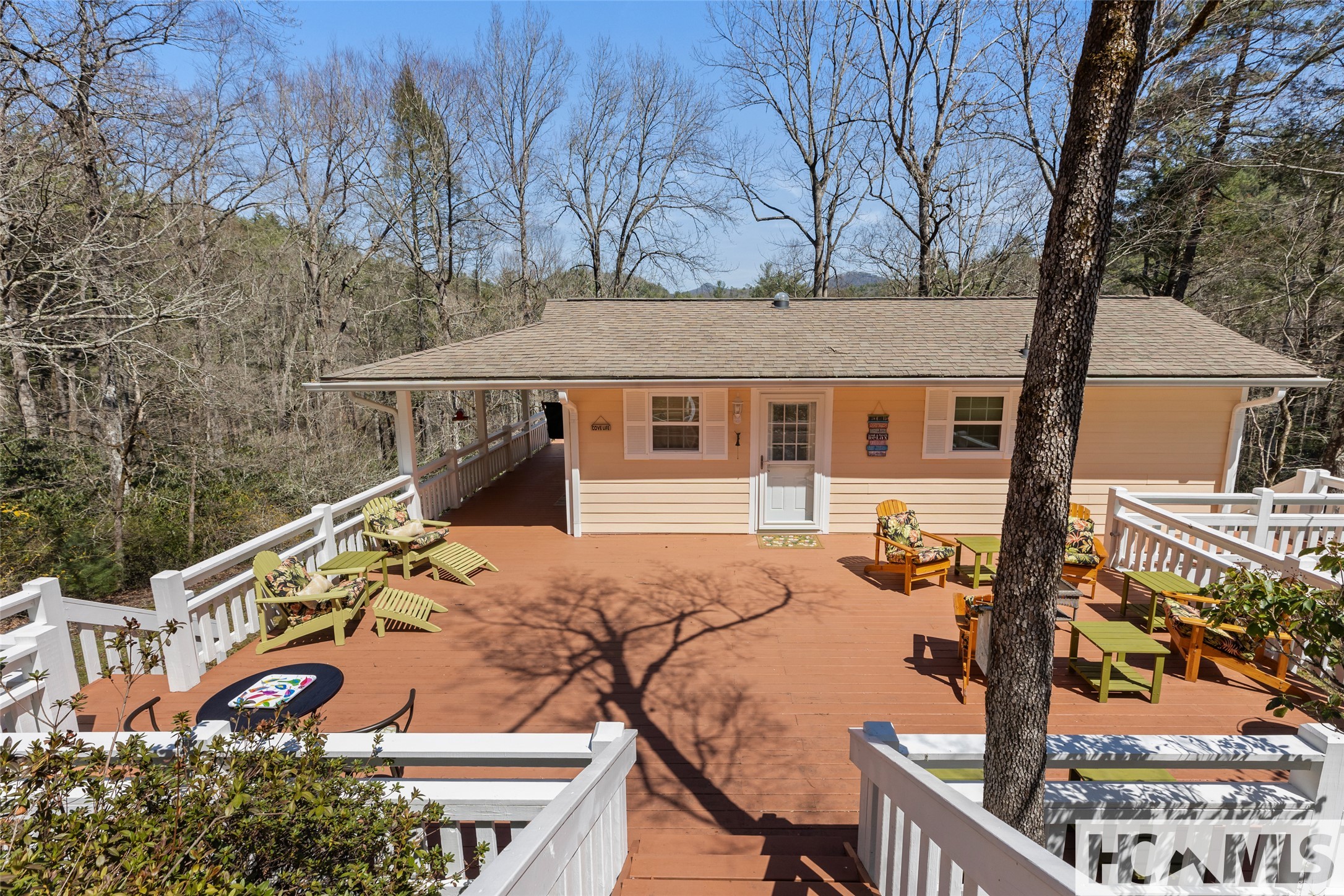 4411 Whiteside Cove Road — photo